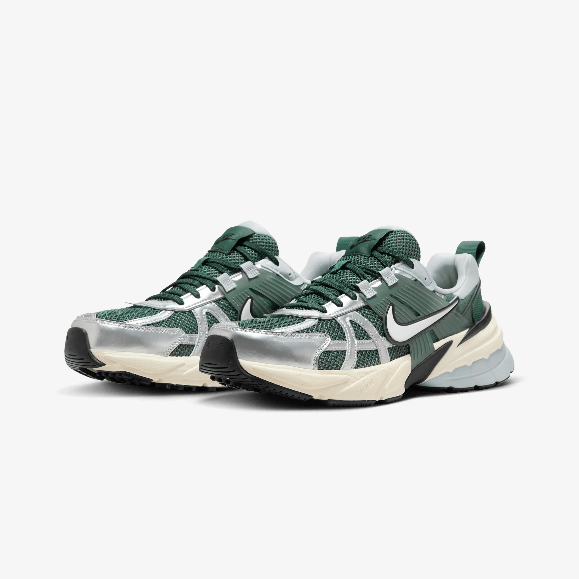 Nike | V2K RUN { VINTAGE GREEN/VINTAGE GREEN - Image 3