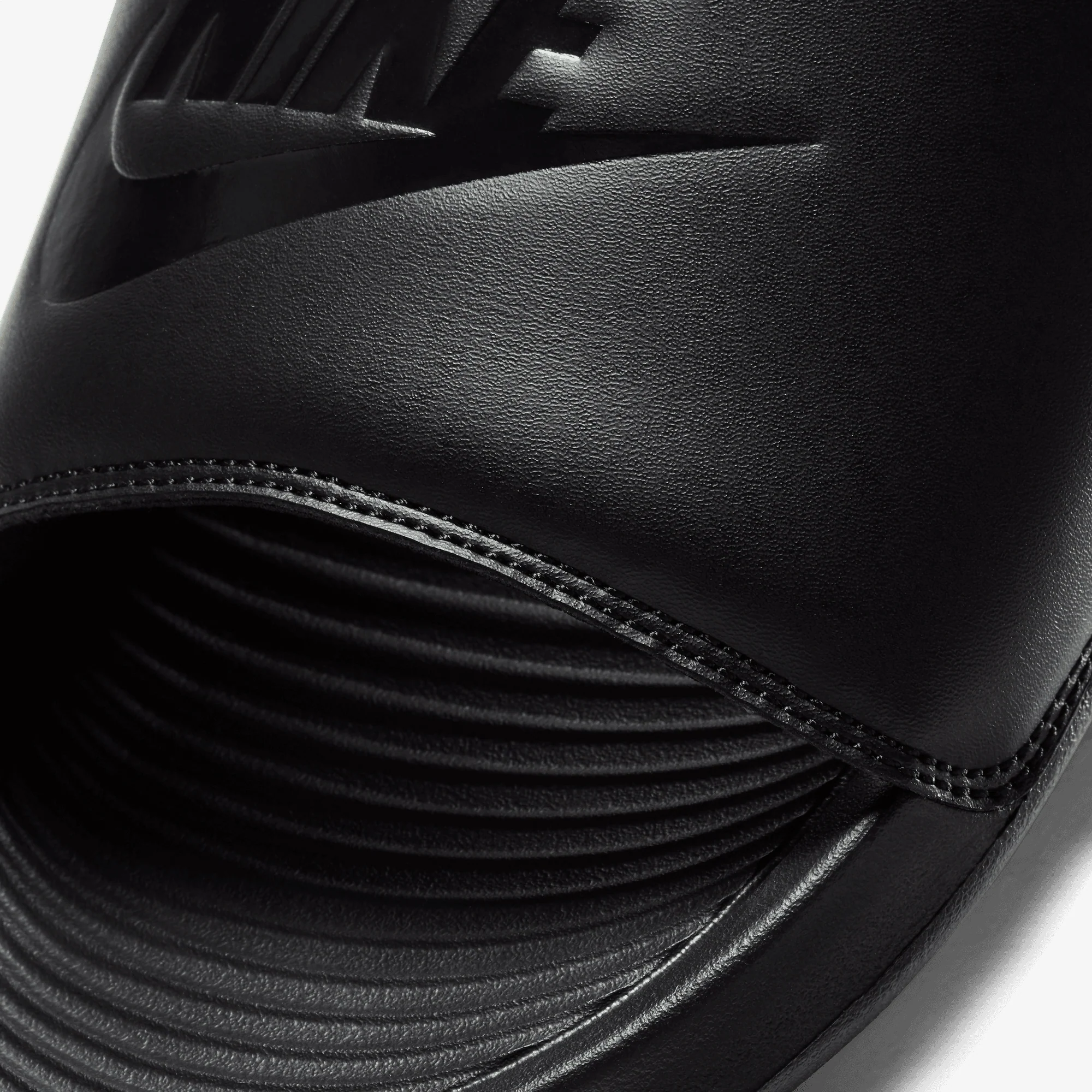 NIKE | VICTORI ONE { BLACK/BLACK-BLACK - Image 4