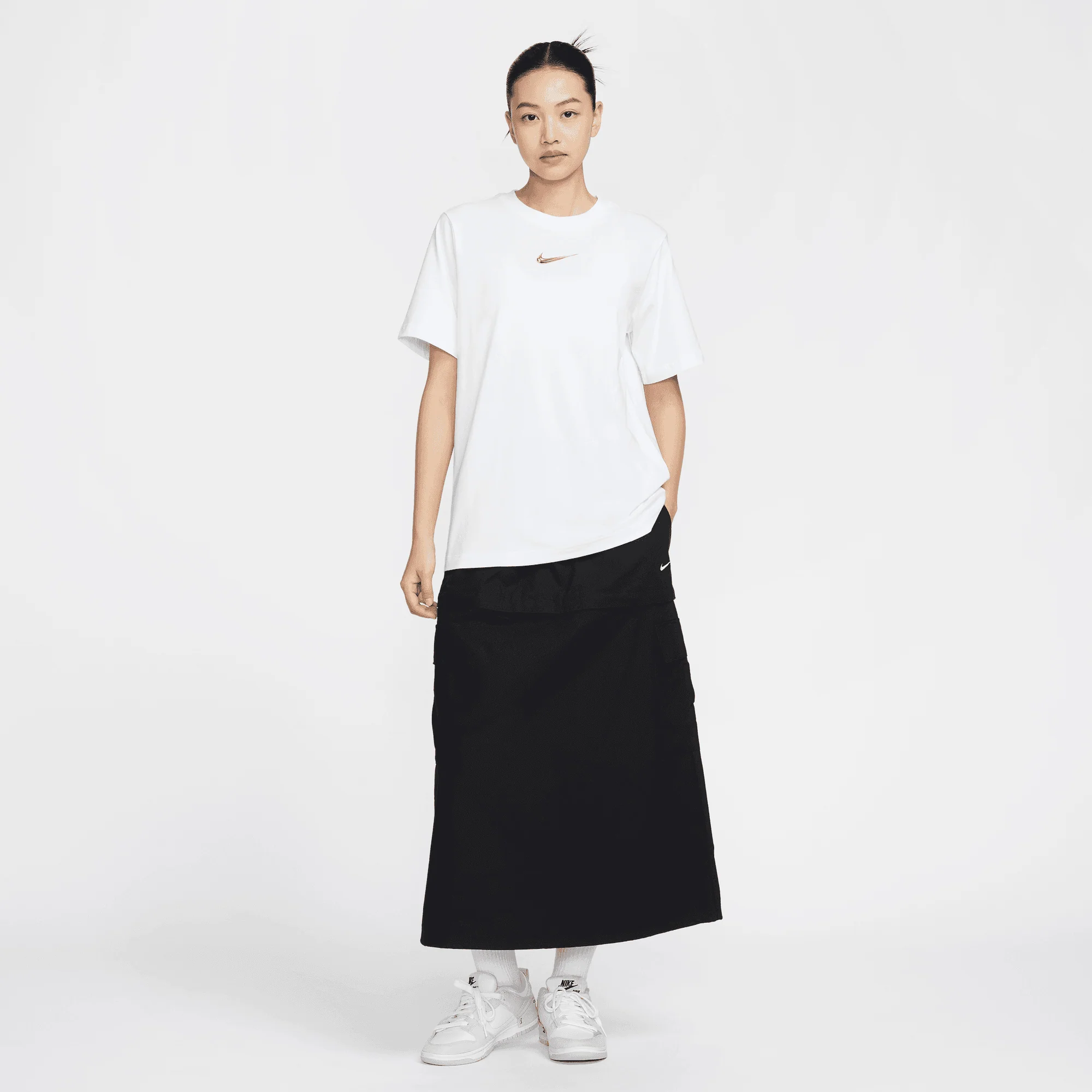 NIKE | LOOSE SHORT-SLEEVE GRAPHIC T-SHIRT { WHITE - Image 6