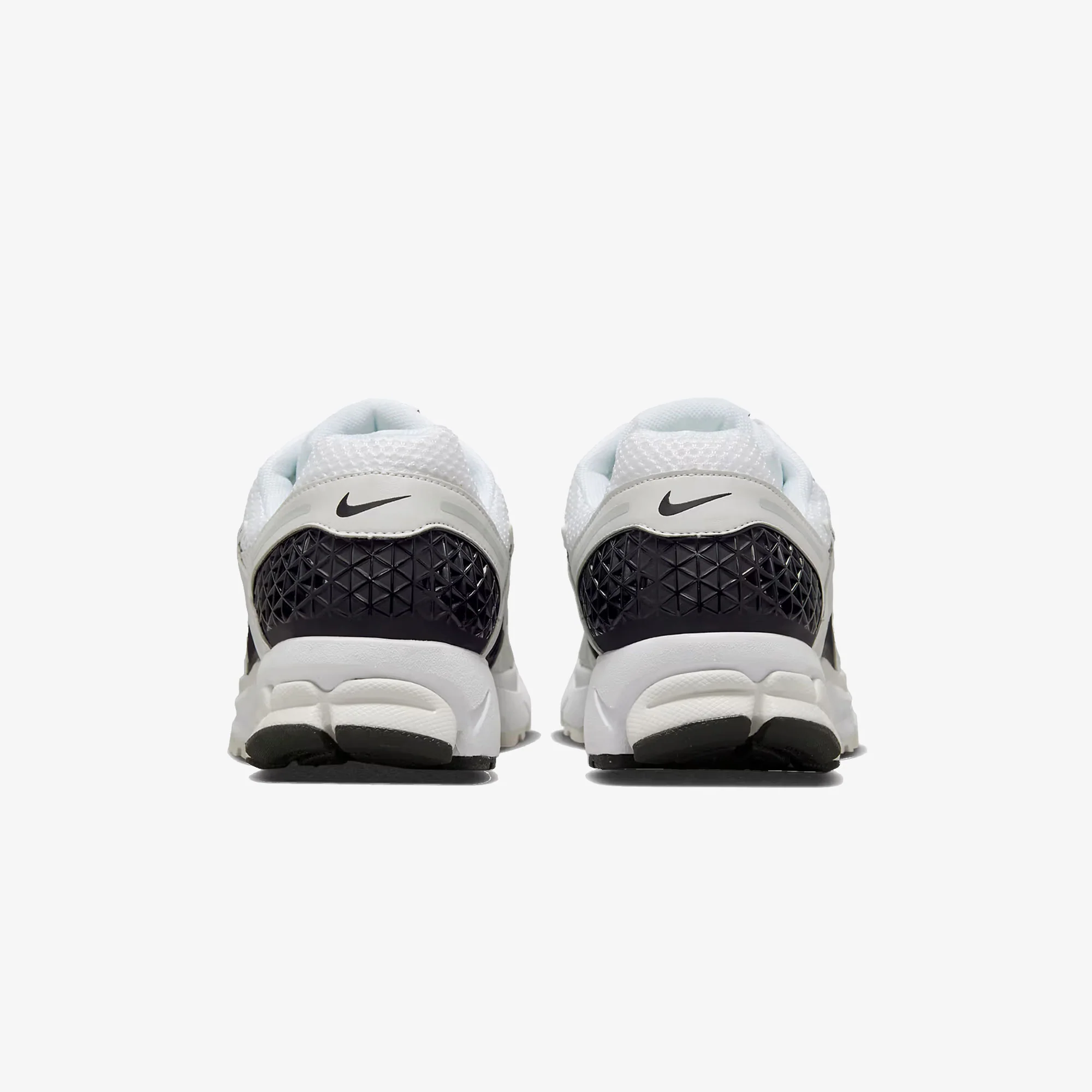 NIKE | ZOOM VOMERO 5 { WHITE/BLACK-PLATINUM TINT-MTLC PLATINUM - Image 3