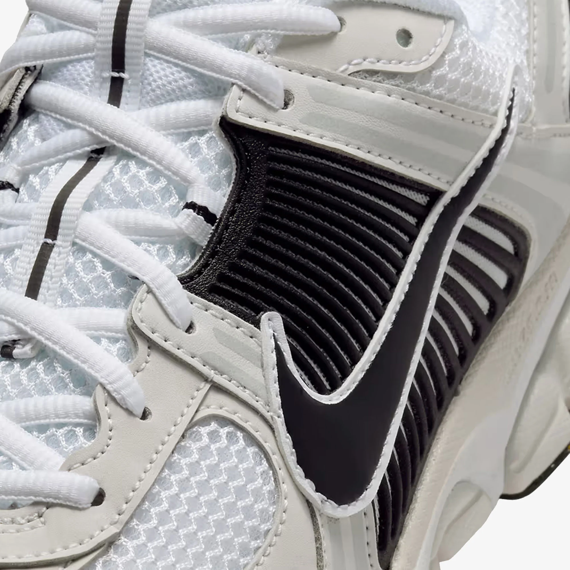 NIKE | ZOOM VOMERO 5 { WHITE/BLACK-PLATINUM TINT-MTLC PLATINUM - Image 4