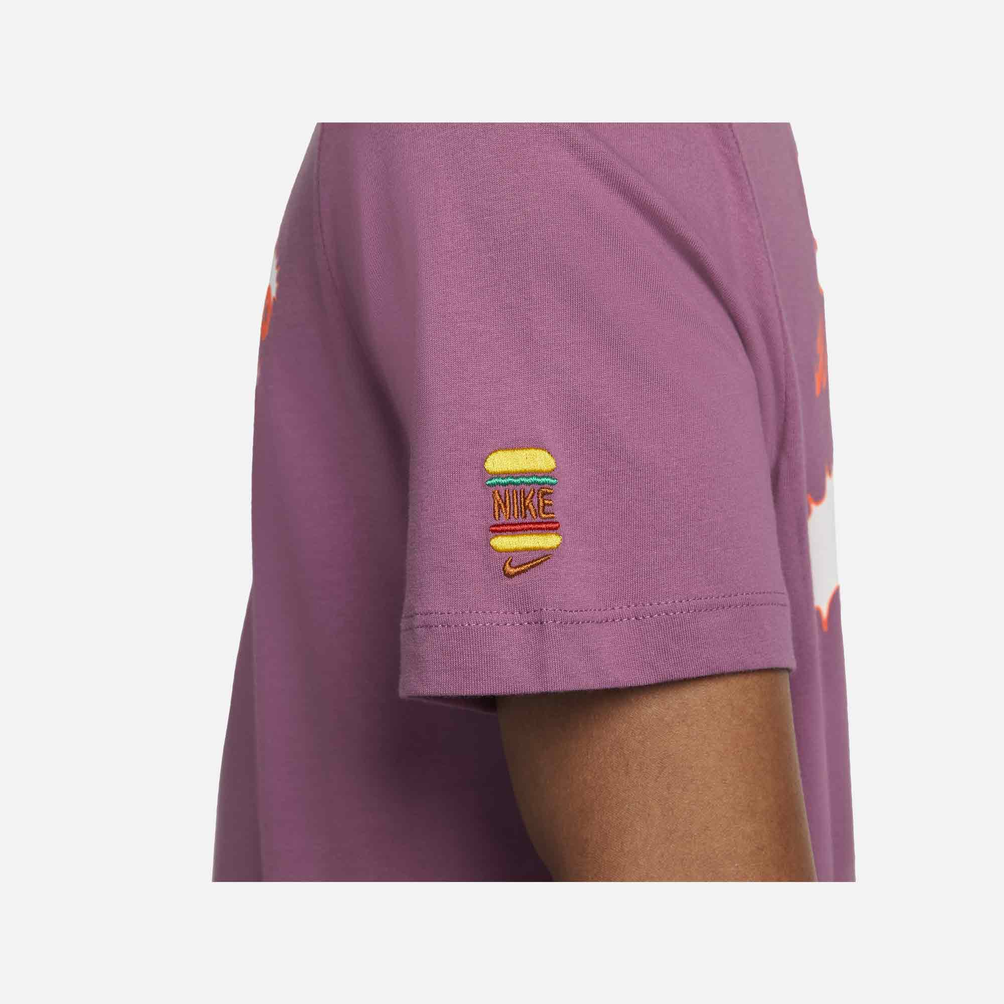 Nike | NSW T-SHIRT { LIGHT BORDEAUX - Image 4