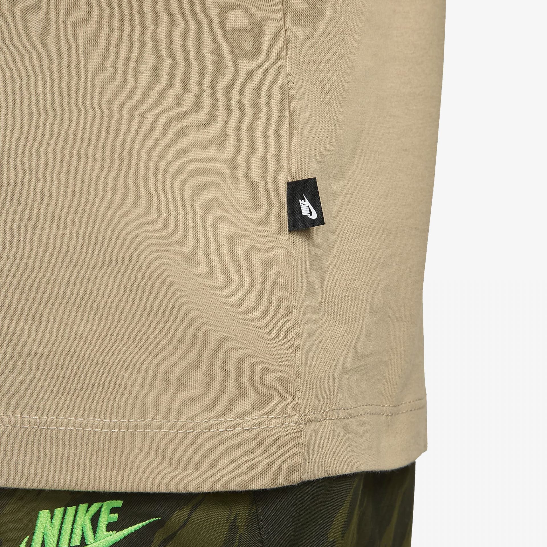 Nike | NSW TEE FANTASY GRAPHIC  { KHAKI - Image 4