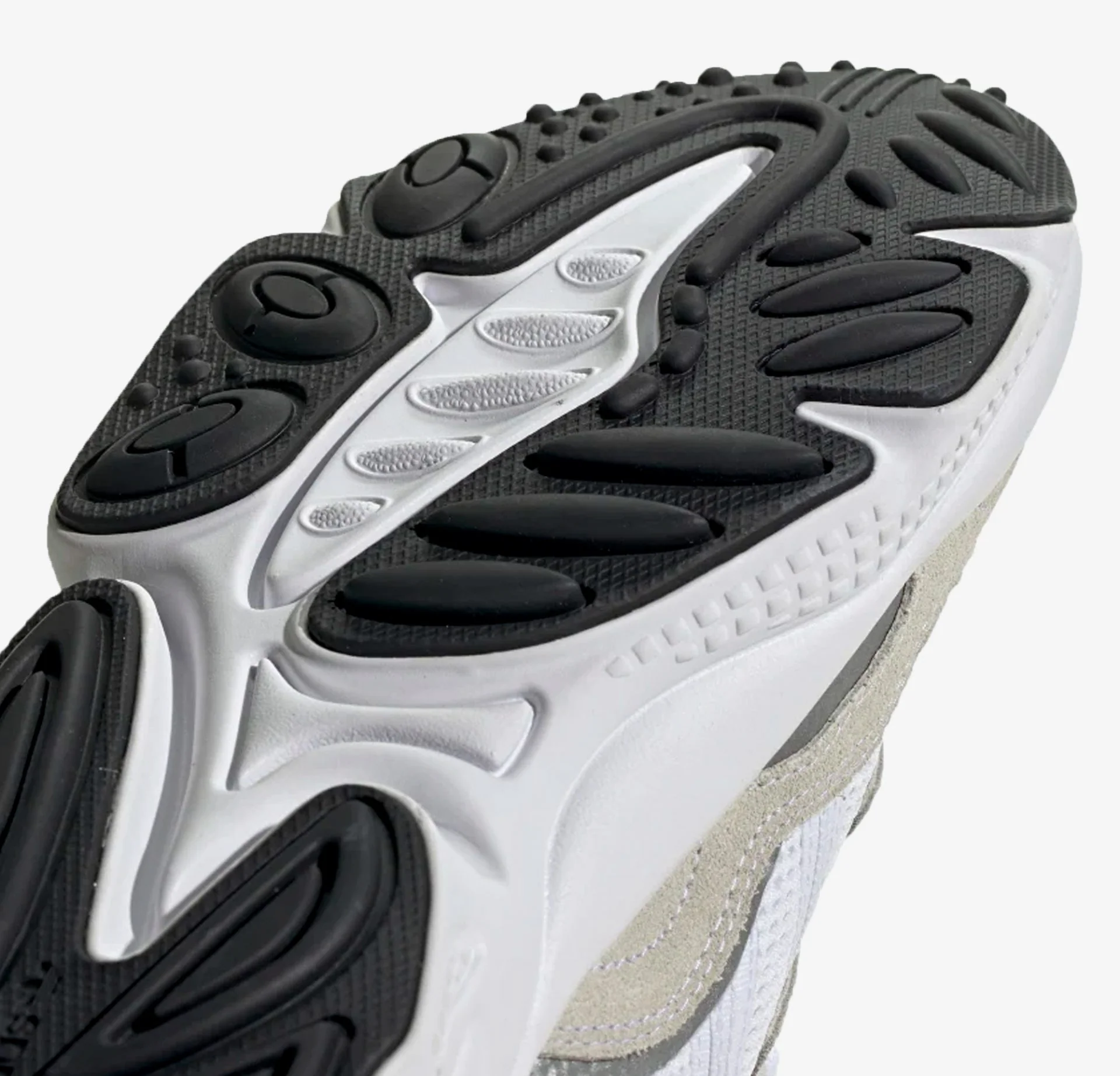 Adidas Originals | OZWEEGO { CLOUD WHITE/ CORE BLACK - Image 6
