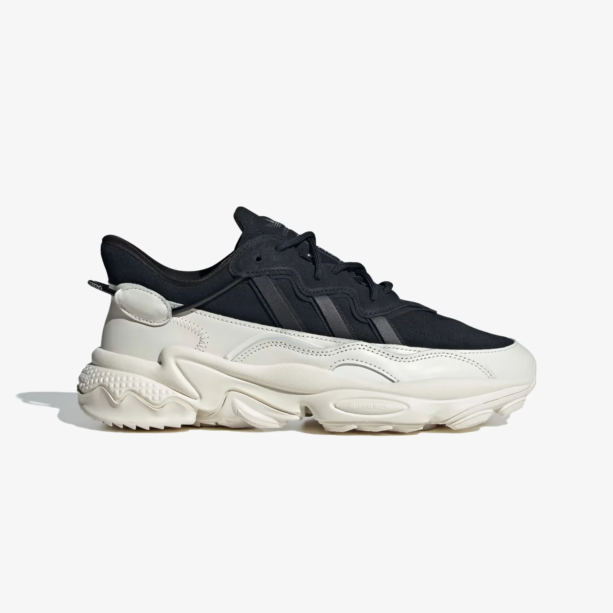 Adidas Originals | OZWEEGO { CORE BLACK/OFF WHITE