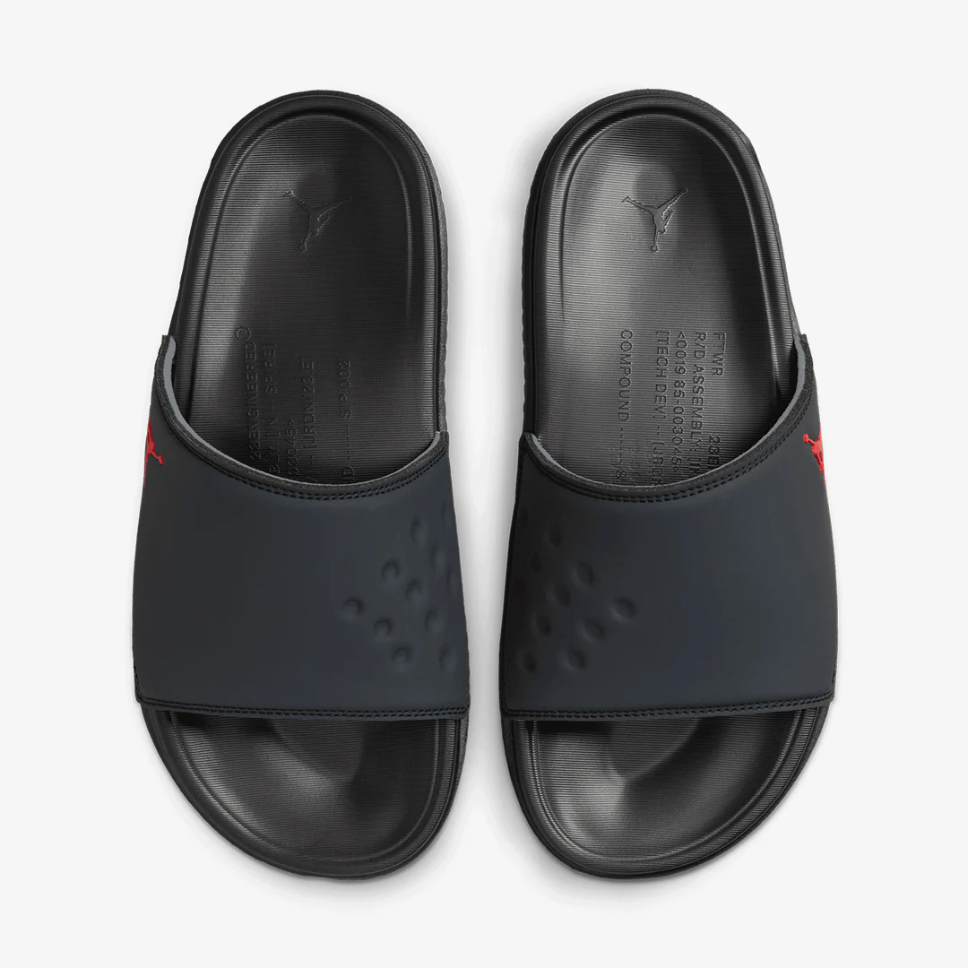 Jordan | PLAY SLIDE { ANTHRACITE/UNIVERSITY RED-BLACK - Image 2