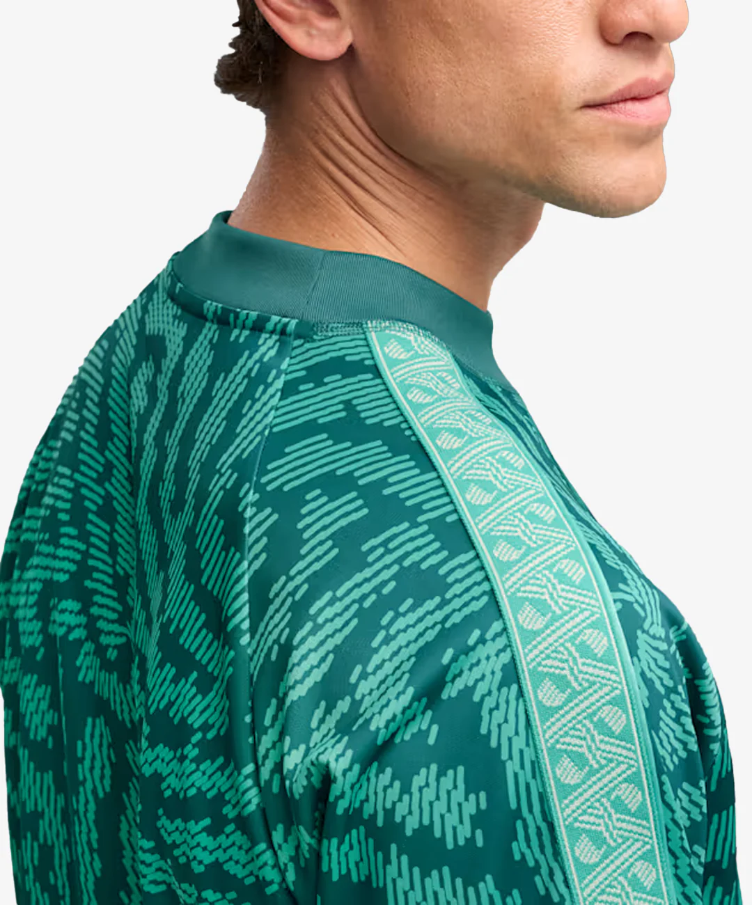 PUMA | PUMA x PORTUGAL x SALEHE BEMBURY JERSEY { VIBRANT GREEN - Image 4