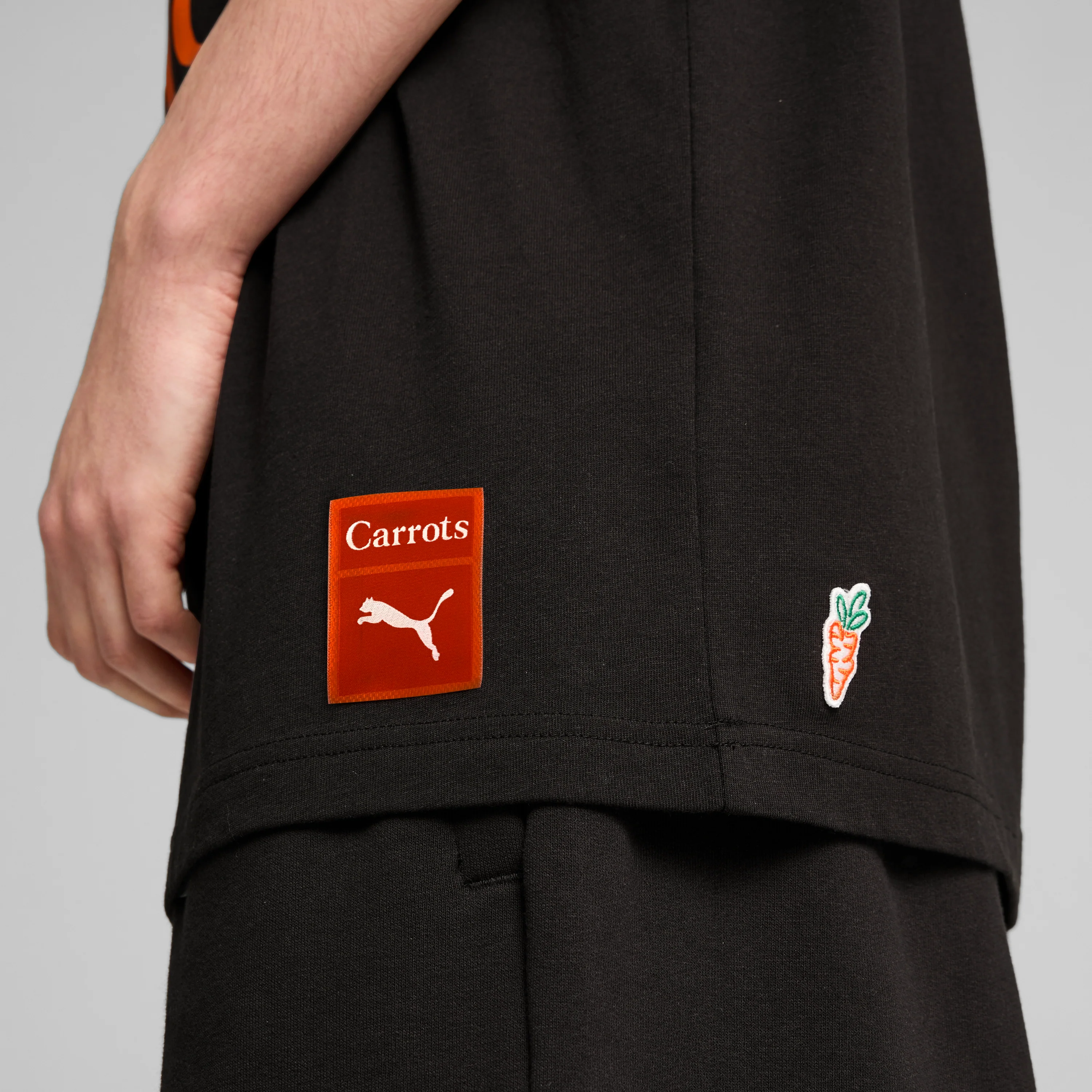 PUMA | x CARROTS RELAXED FIT GRAPHIC TEE { BLACK - Image 5