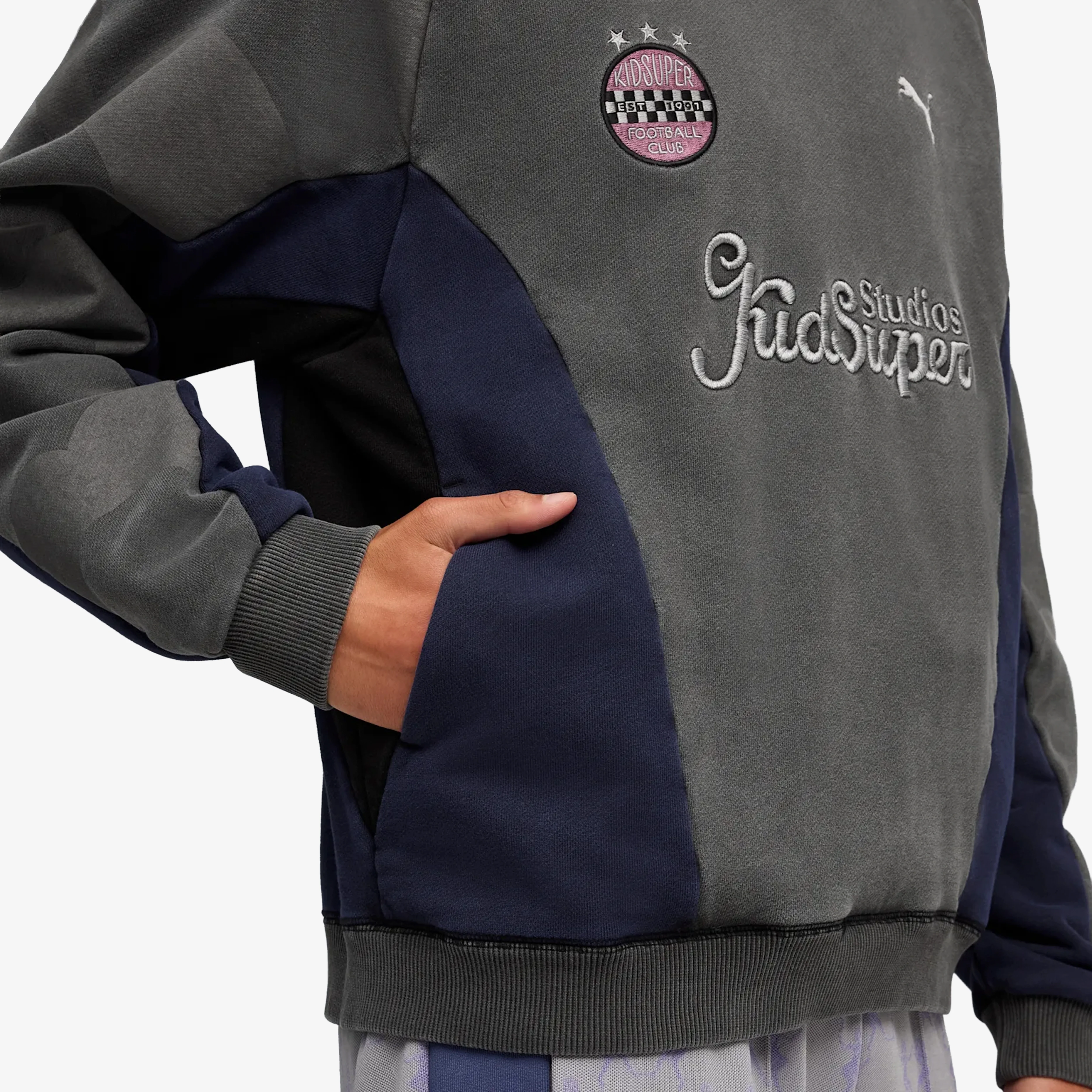 PUMA | x KIDSUPER CREW SWEAT { BLACK-NAVY - Image 6