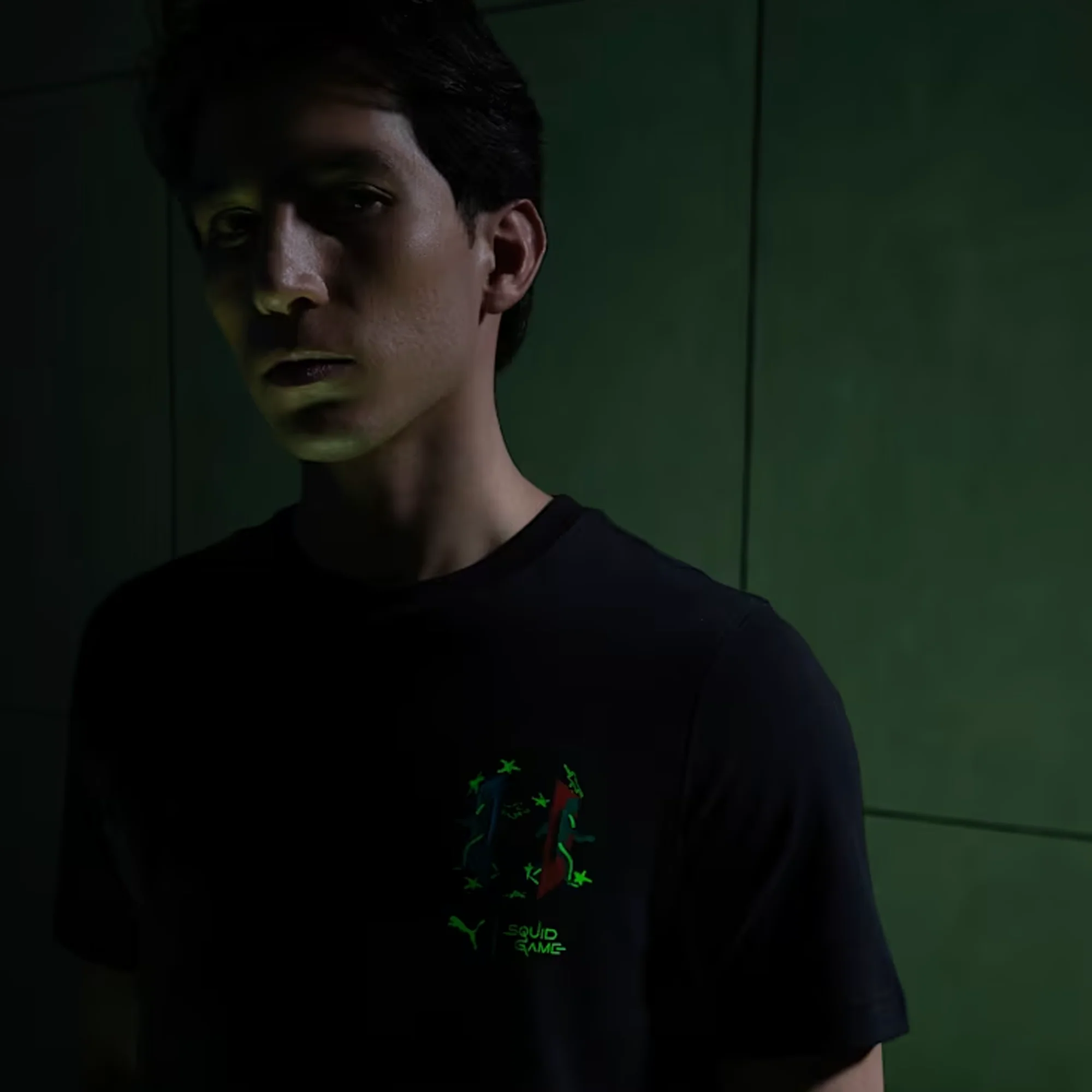 PUMA | X SQUID GAME GRAPHIC GLOW T-SHIRT { BLACK - Image 7