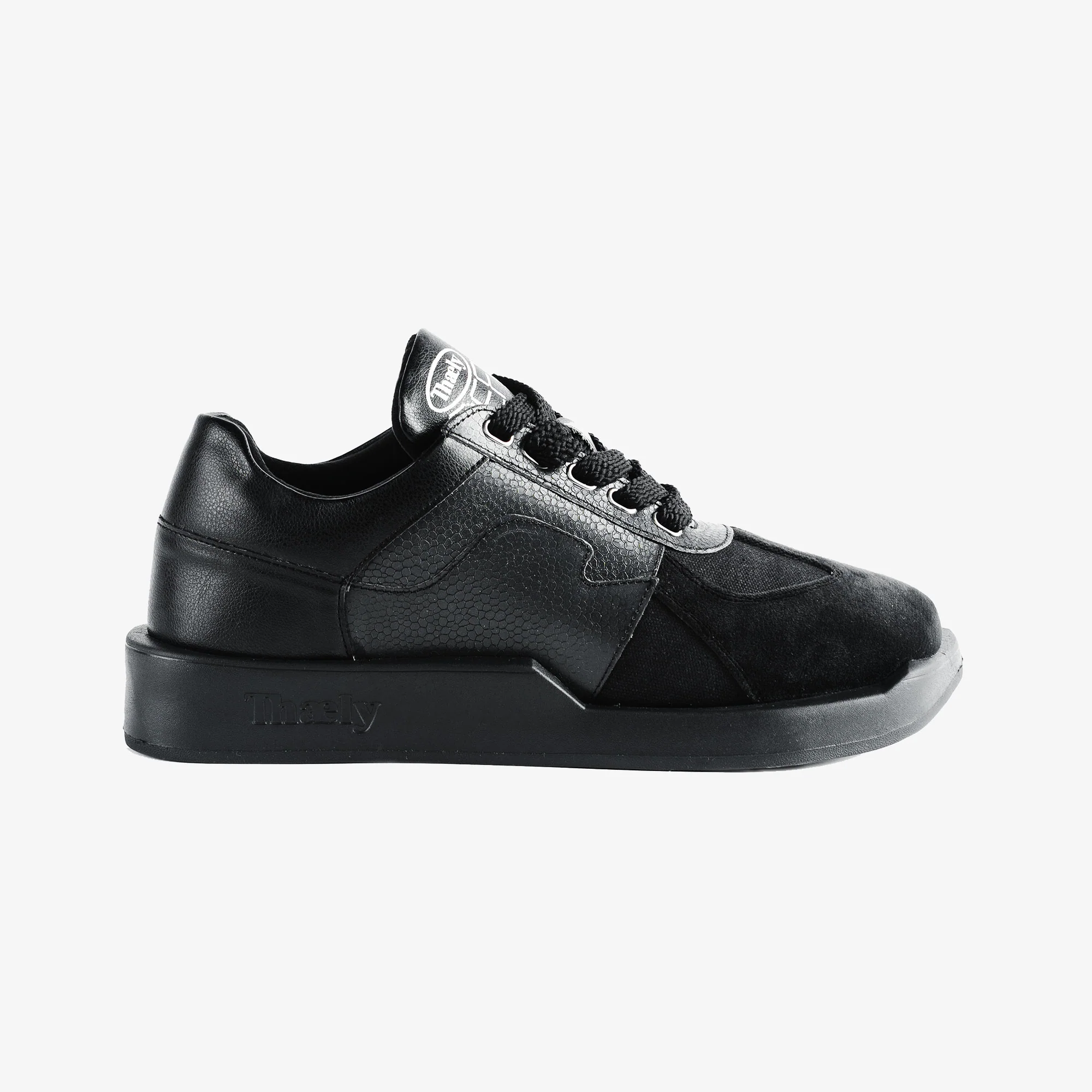 Thaely | REFLEX RUNNER { BLACK VULTURE