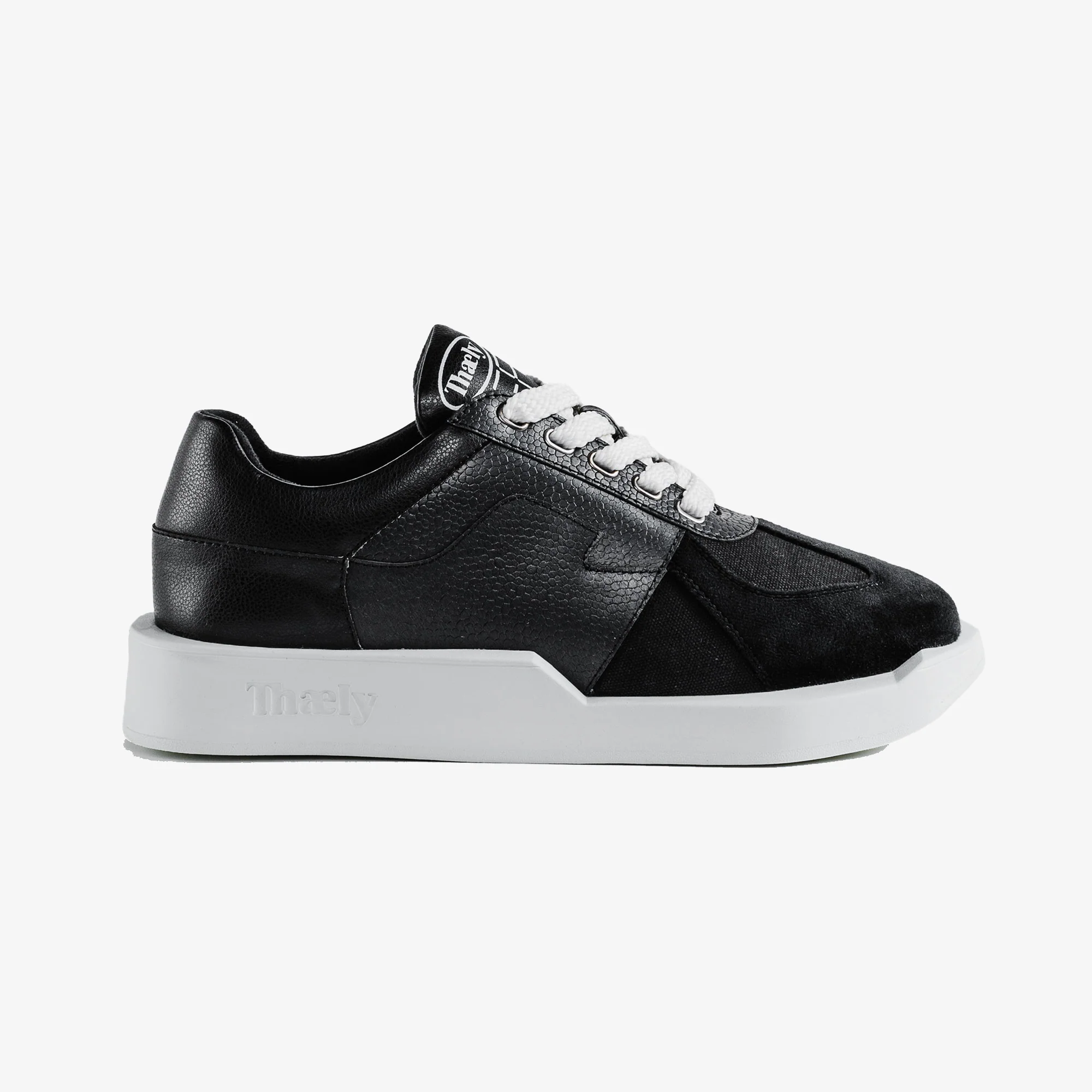 Thaely | REFLEX RUNNER { BLACK/WHITE