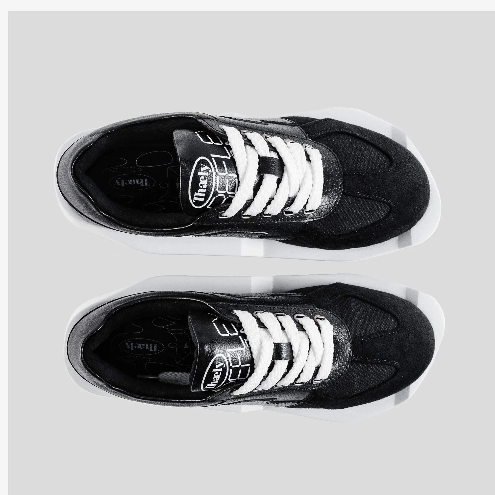 Thaely | REFLEX RUNNER { BLACK/WHITE - Image 5