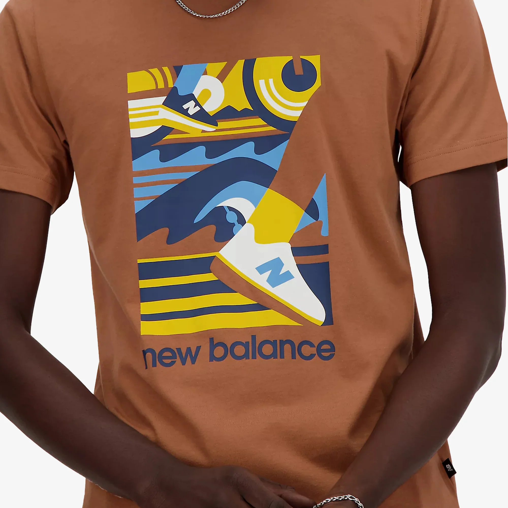 New Balance | SPORT ESSENTIALS TRIATHLON T-SHIRT { BROWN - Image 4