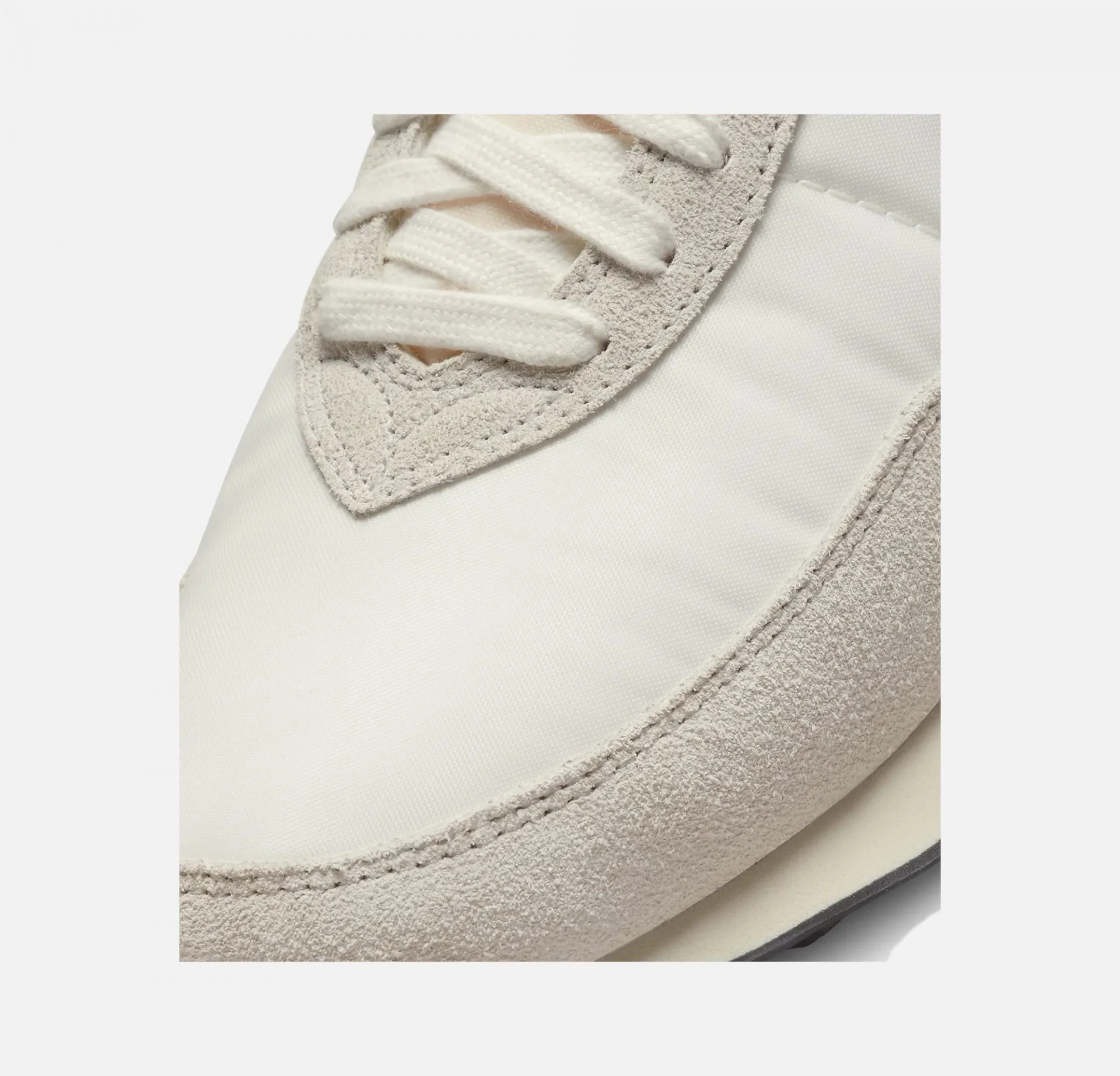 Nike | WAFFLE TRAINER 2 SE { SAIL/MEDIUM GREY - Image 4