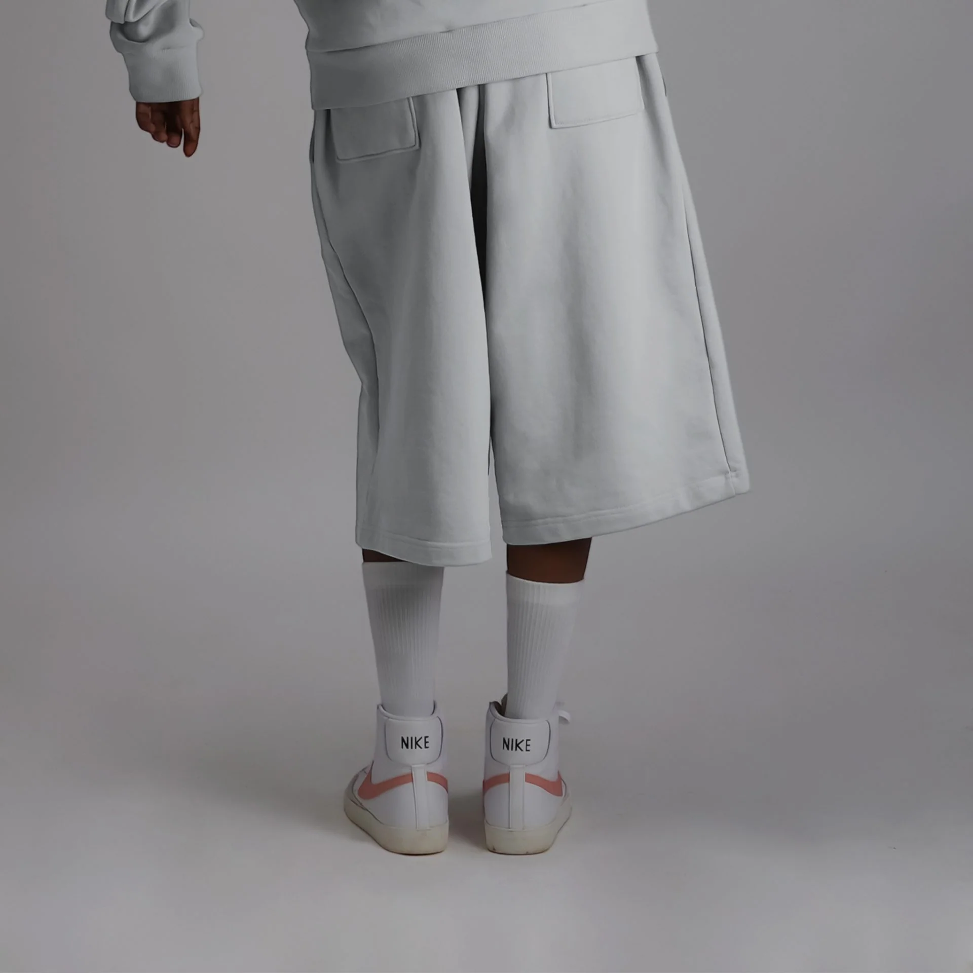 Superkicks | WIDE LEG CROPPED PANTS GLACIER GREY - Image 3