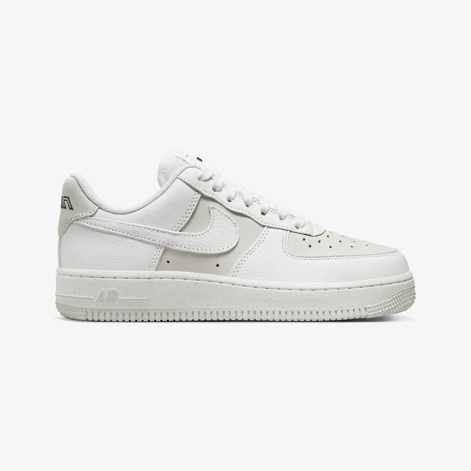Nike | AIR FORCE 1 '07 LX { WHITE/LT SMOKE GREY-PHOTON DUST-WHITE