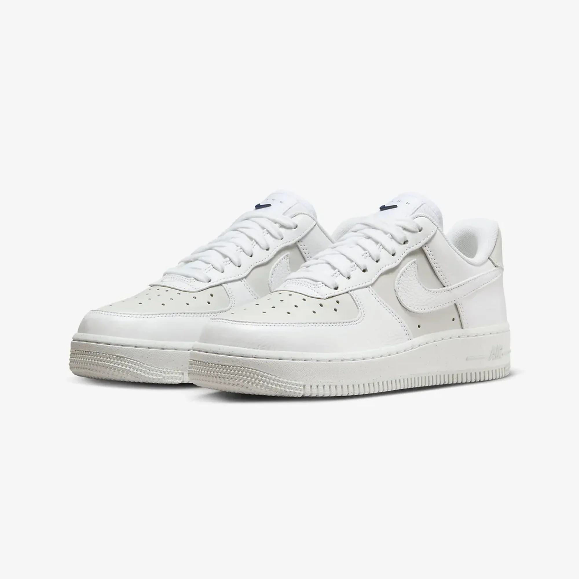 Nike | AIR FORCE 1 '07 LX { WHITE/LT SMOKE GREY-PHOTON DUST-WHITE - Image 2