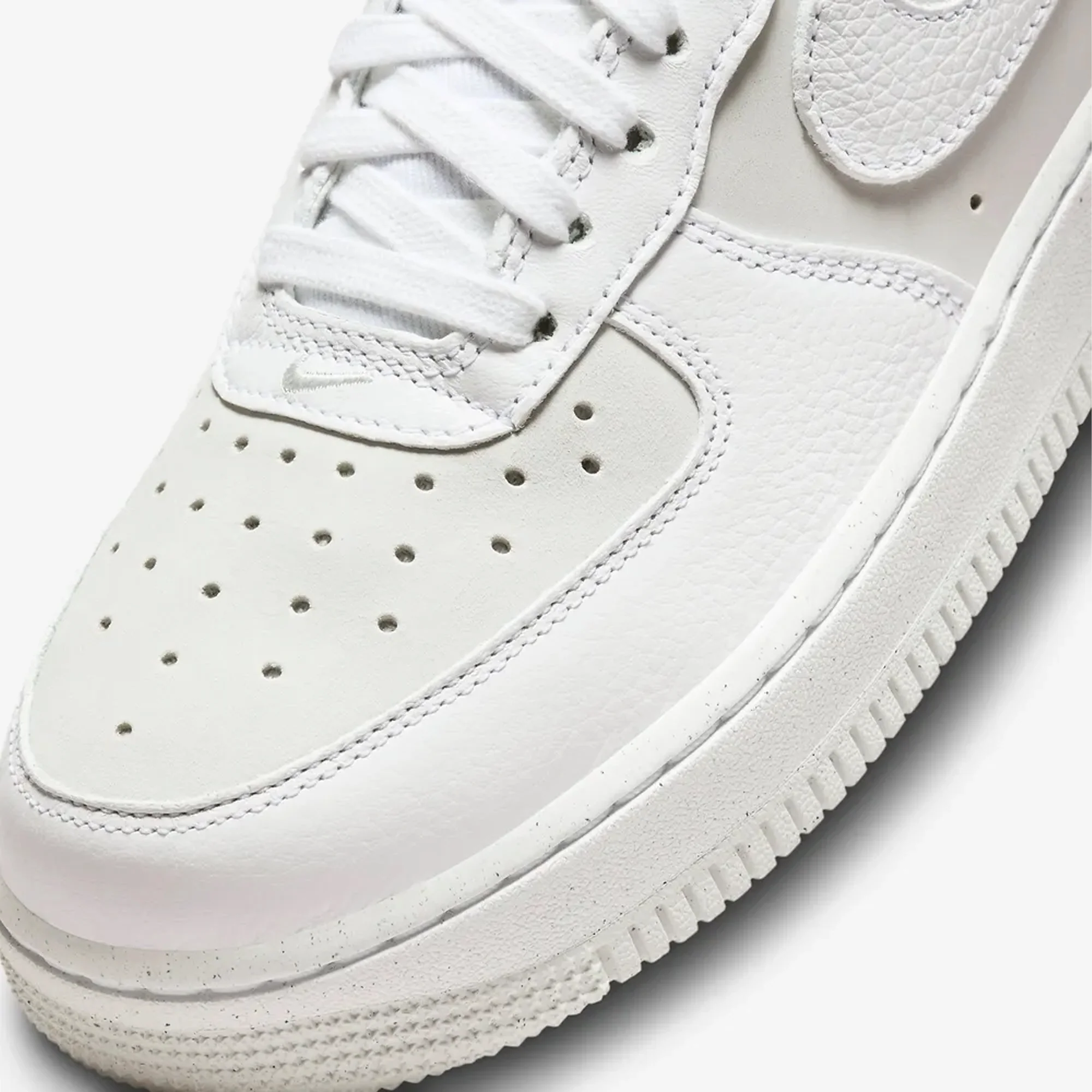 Nike | AIR FORCE 1 '07 LX { WHITE/LT SMOKE GREY-PHOTON DUST-WHITE - Image 4