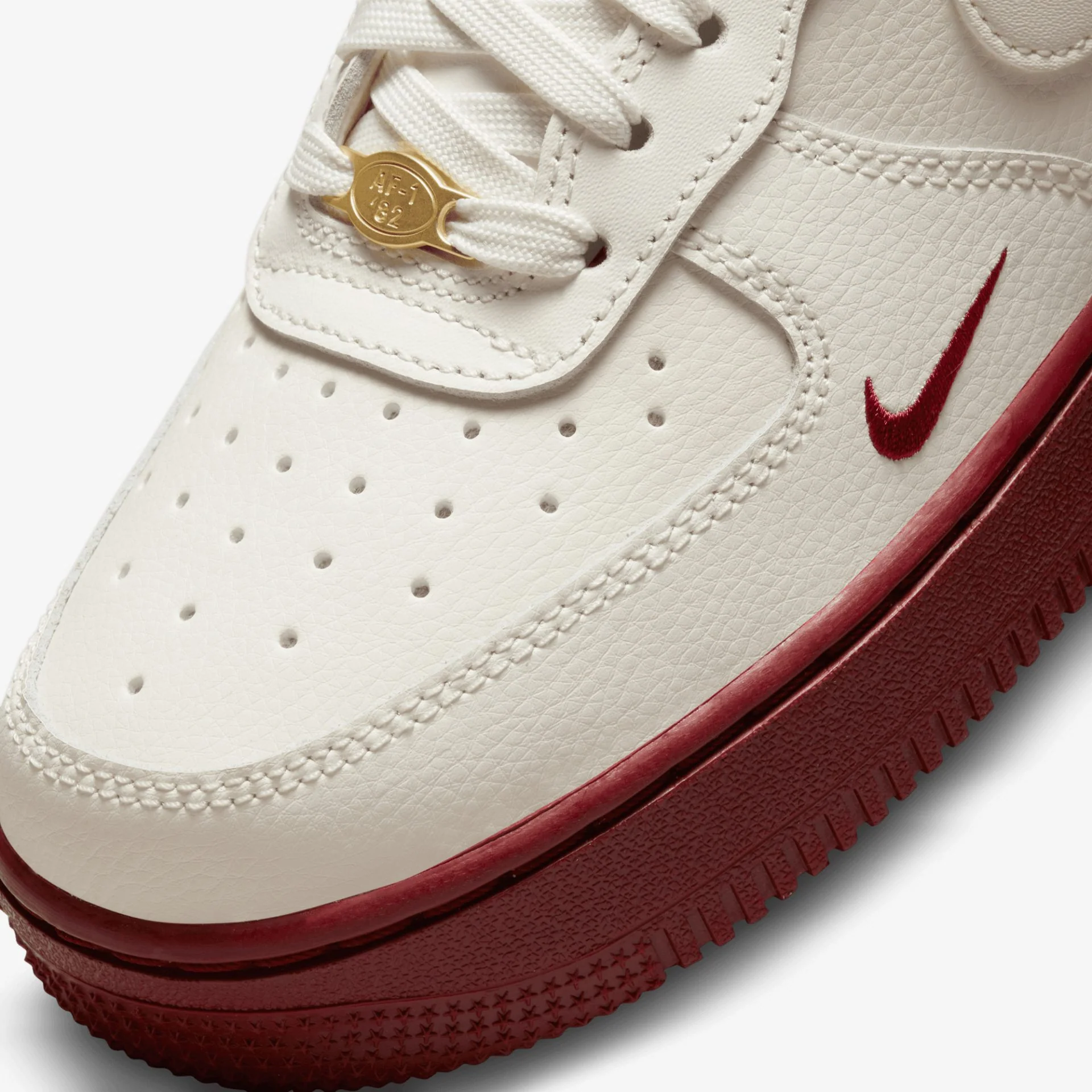 Nike | AIR FORCE 1 '07 SE { ETALLIC GOLD/WHITE-BLACK - Image 4