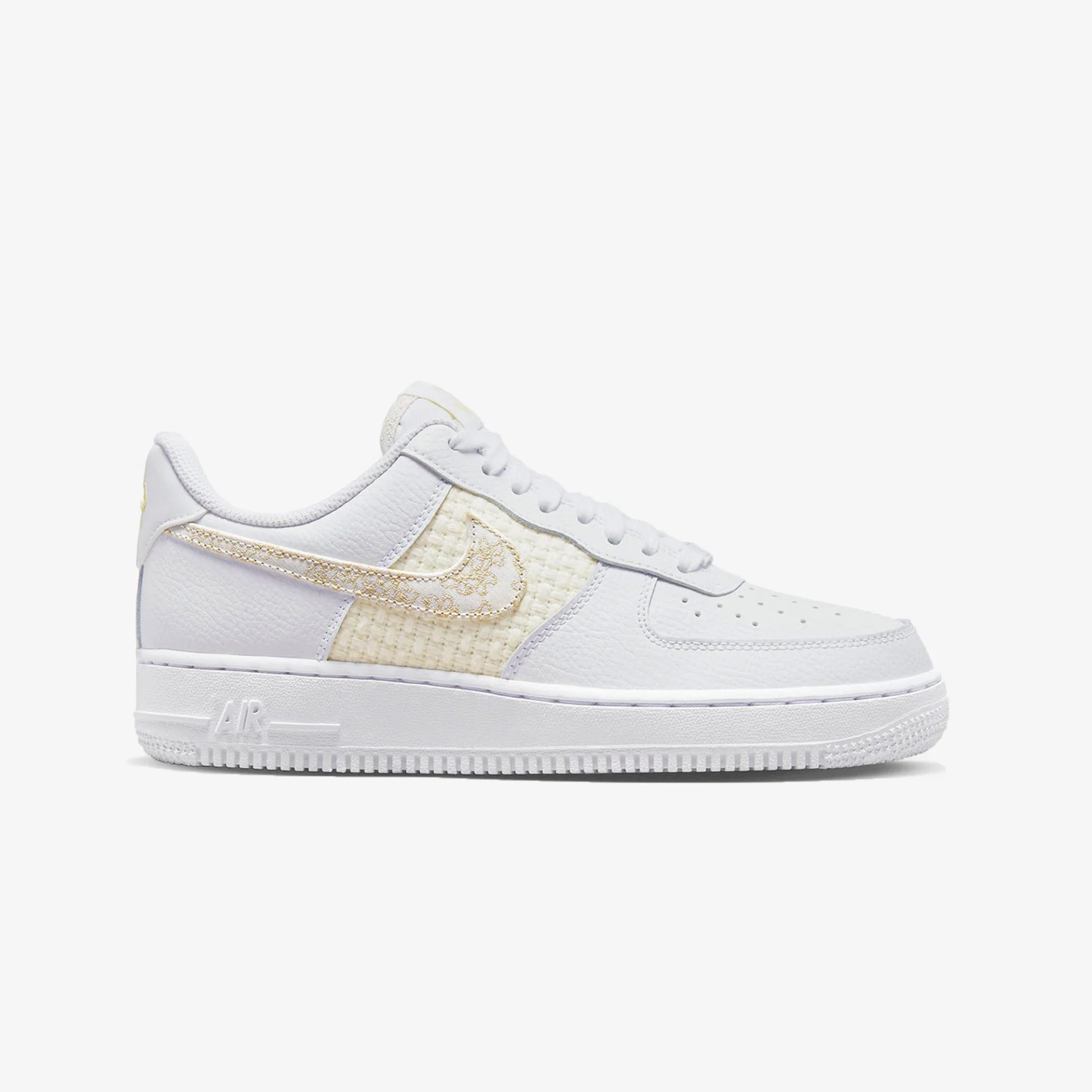 Nike | AIR FORCE 1 07 SE  { WHITE / GOLD