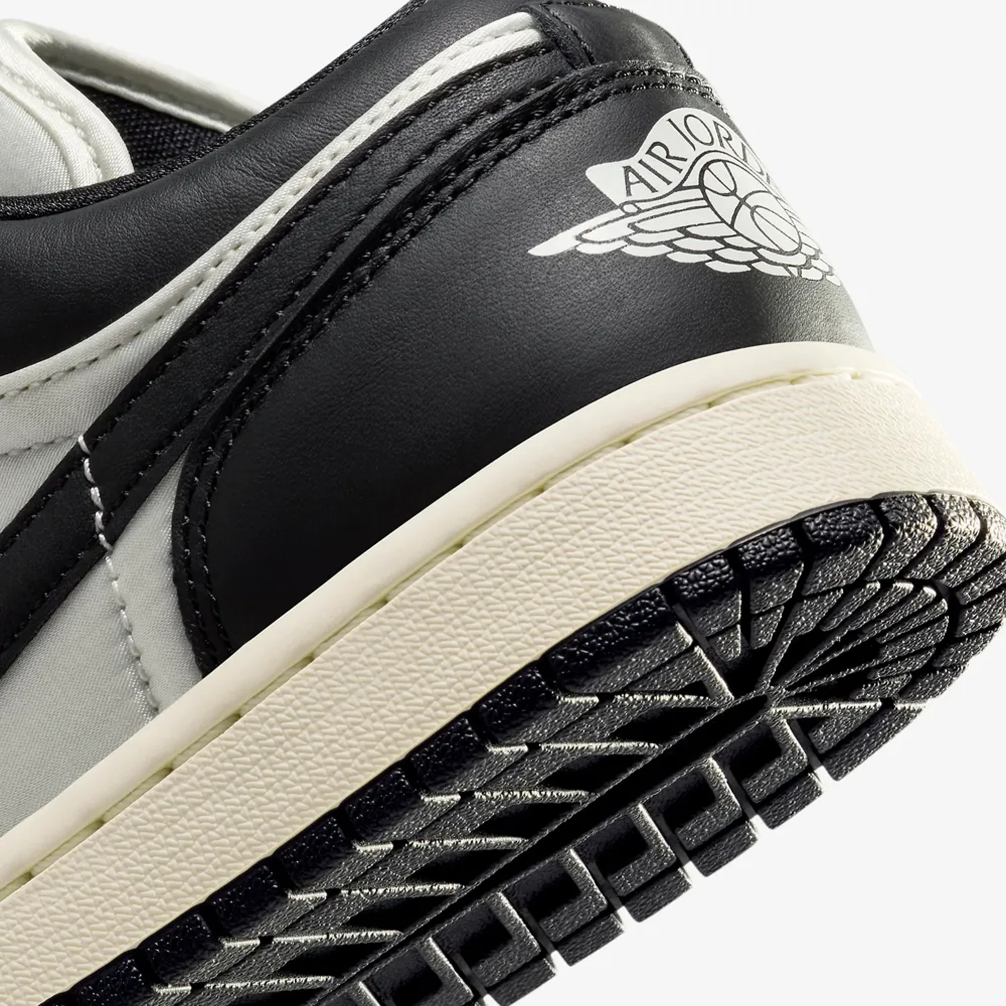 Jordan | AIR JORDAN 1 SE  { SAIL/BLACK-SAIL - Image 5