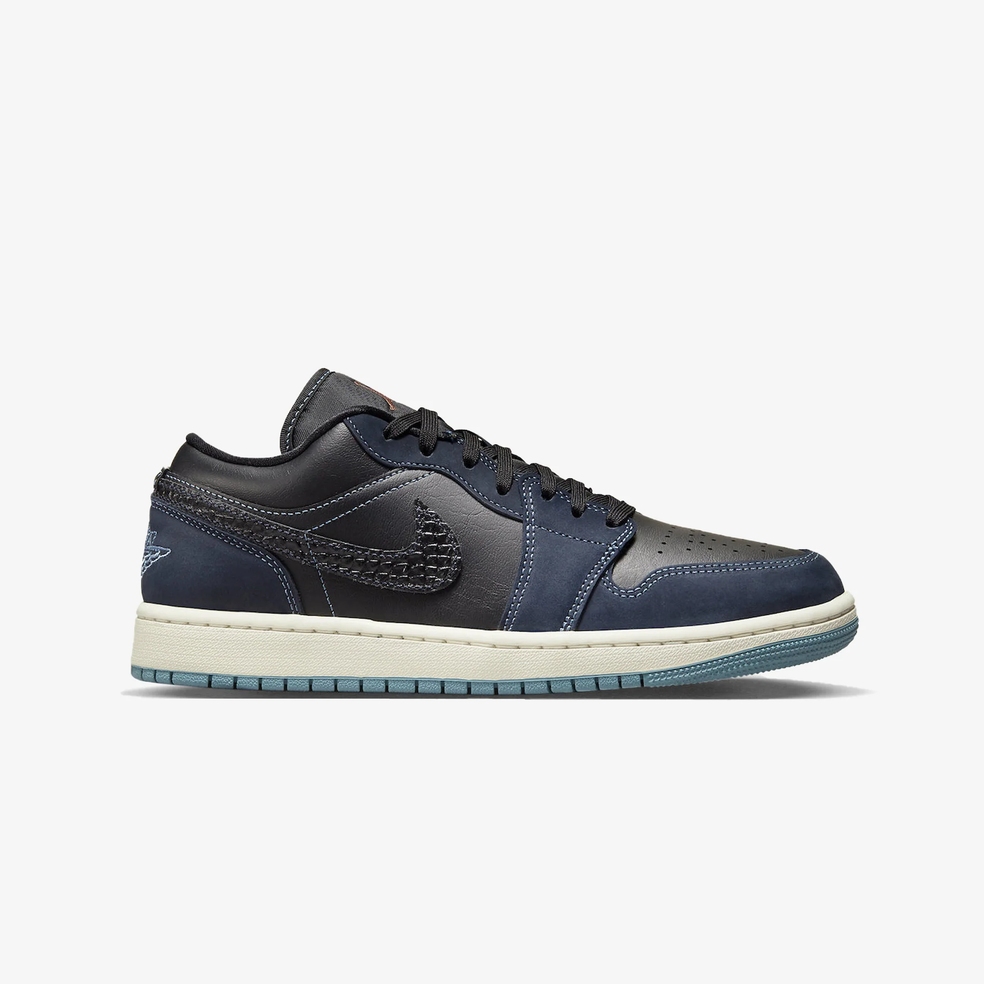 Jordan | AIR JORDAN 1 LOW SE { BLACK/BLACK-DARK OBSIDIAN-SAIL