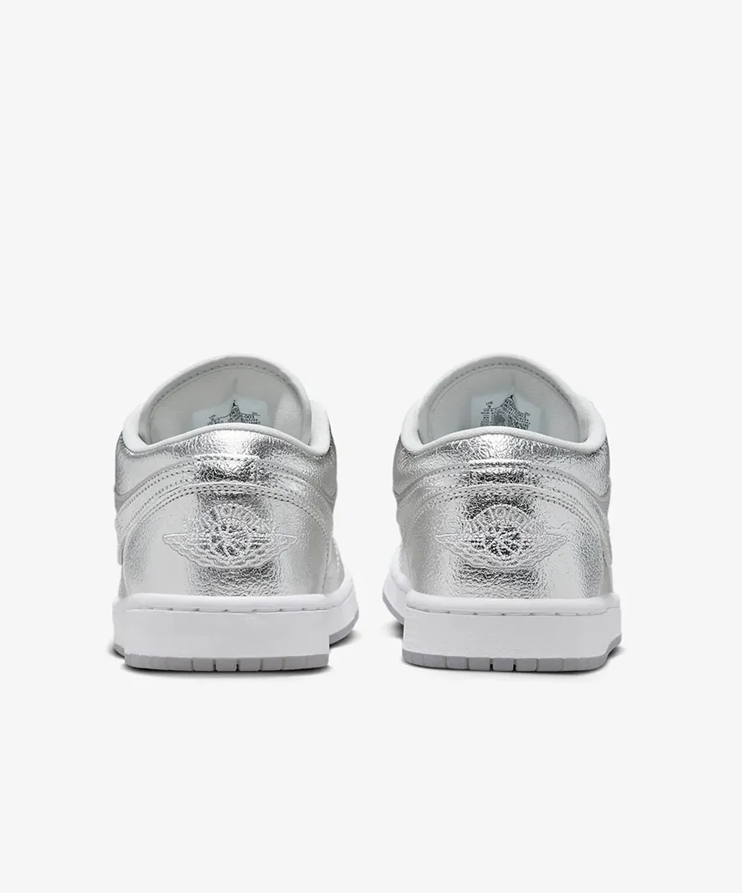 Jordan | AIR JORDAN 1 LOW SE { METALLIC SILVER/PHOTON DUST-WOLF GREY - Image 3