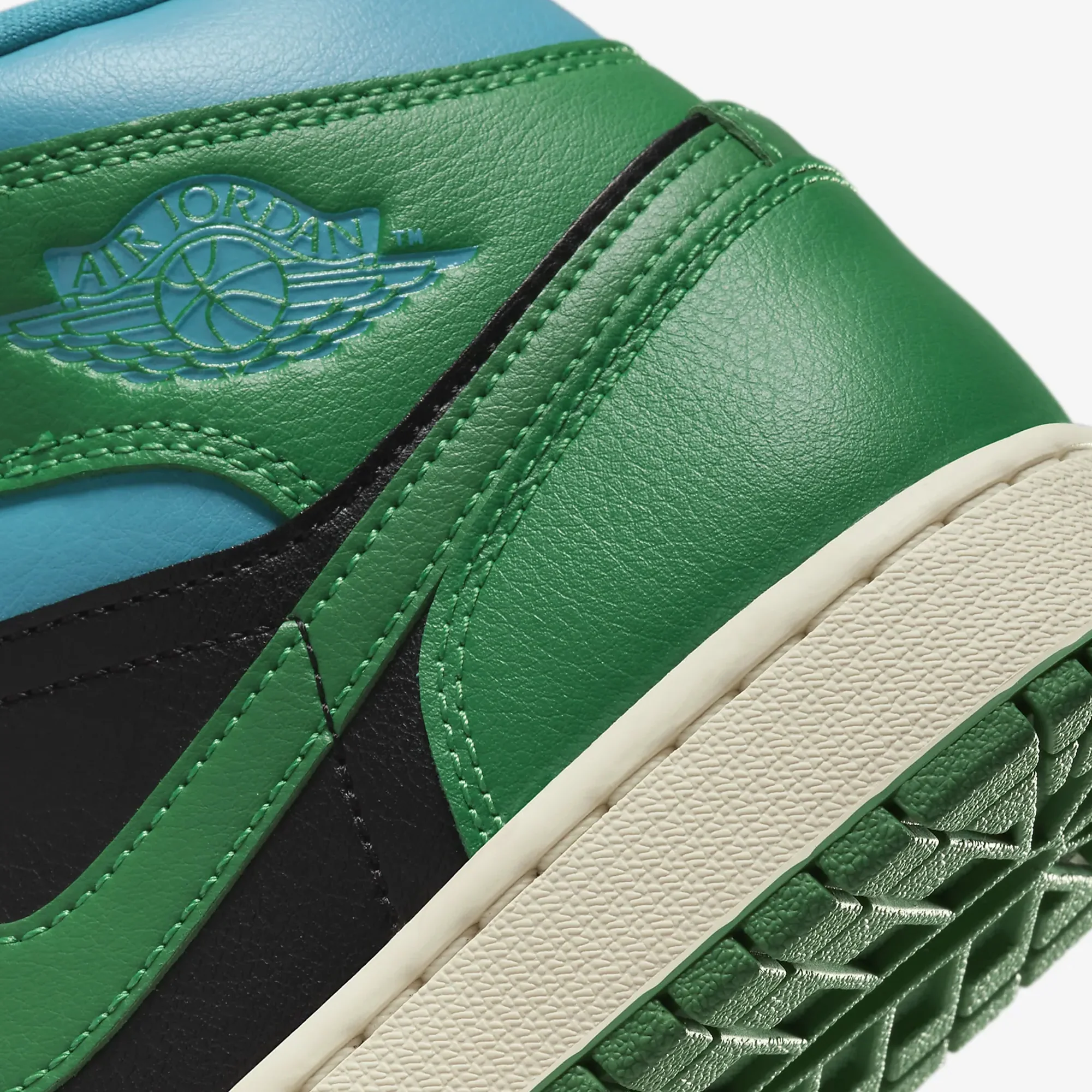 Jordan | AIR JORDAN 1 MID { BLACK/LUCKY GREEN-AQUATONE-SAIL - Image 5