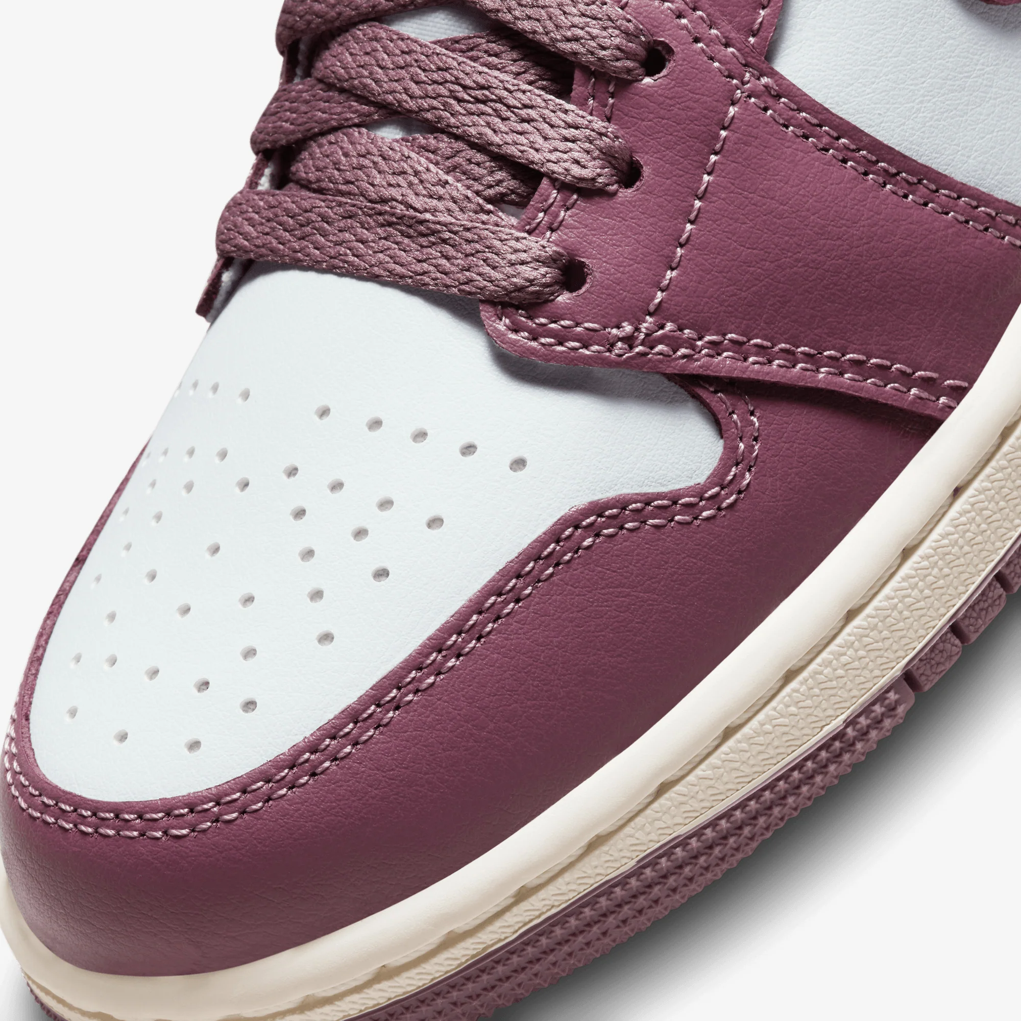 Jordan | AIR JORDAN 1 MID { PURE PLATINUM/SKY J MAUVE-SAIL - Image 4