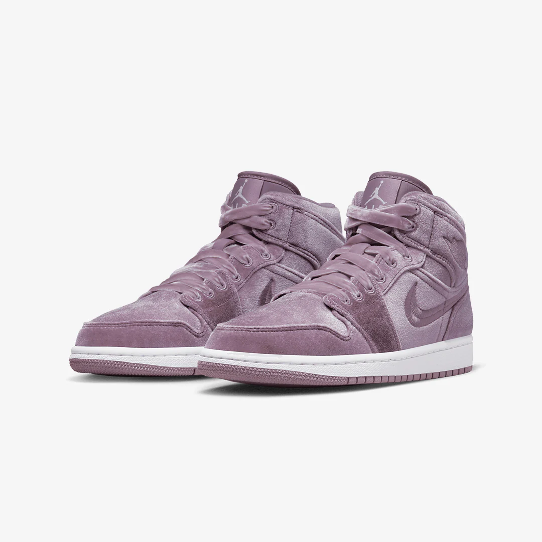 Jordan | AIR JORDAN 1 MID SE { WHITE/PURPLE SMOKE - Image 2