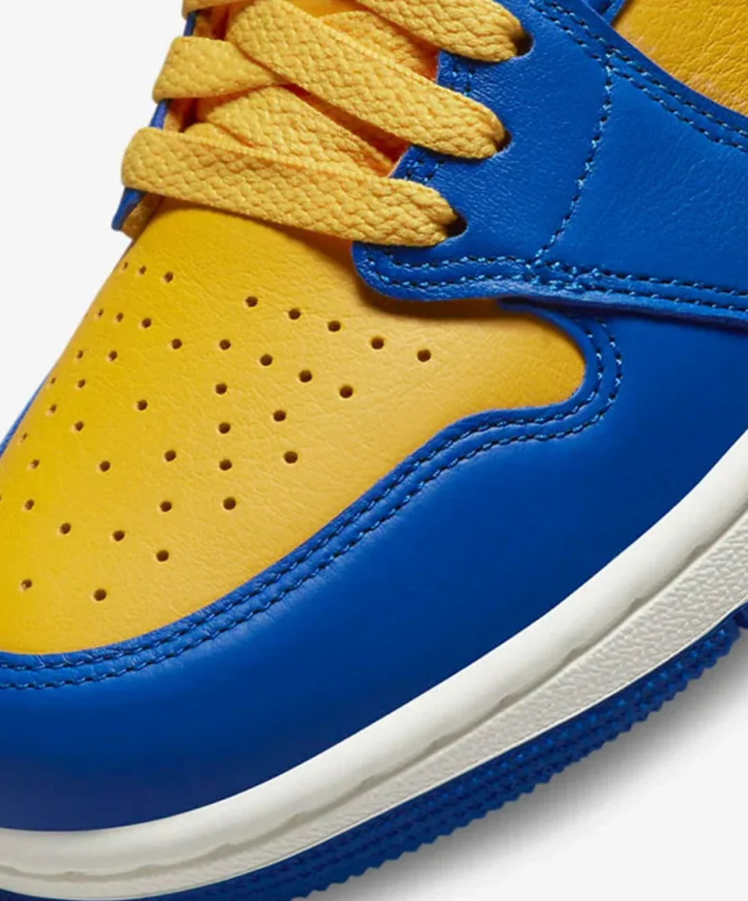 Jordan | AIR JORDAN 1 RETRO HIGH OG { VARSITY MAIZE/GAME ROYAL-SAIL - Image 4
