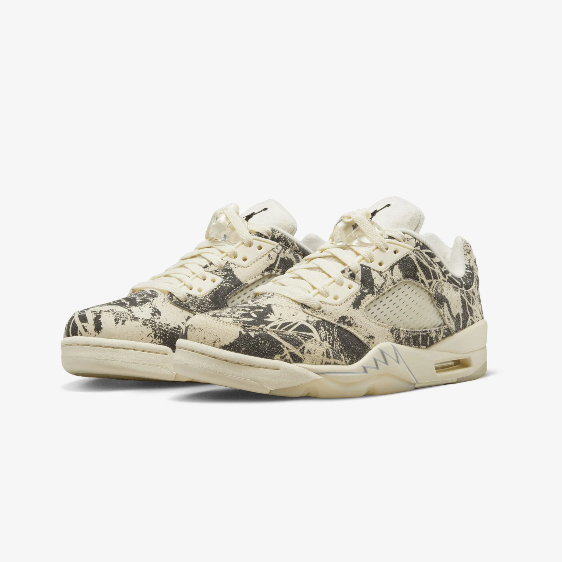 Jordan | AIR JORDAN 5 RETRO LOW { WHITE/COCONUT MILK - Image 2