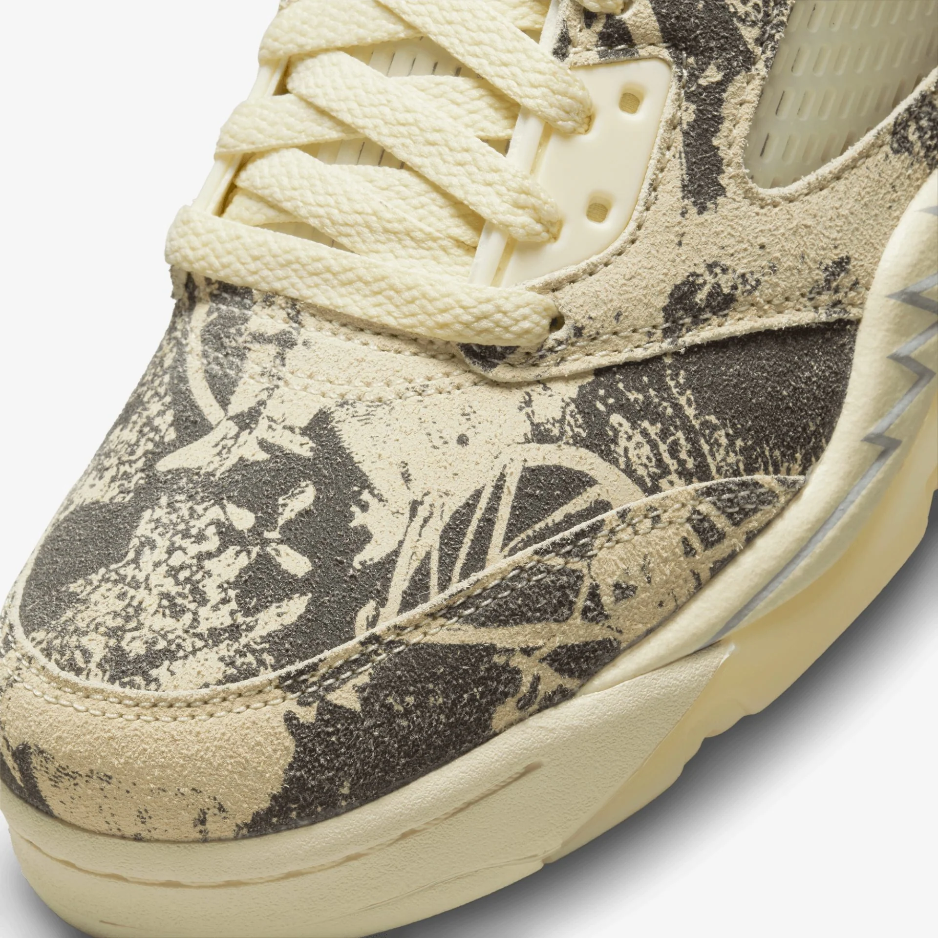 Jordan | AIR JORDAN 5 RETRO LOW { WHITE/COCONUT MILK - Image 3
