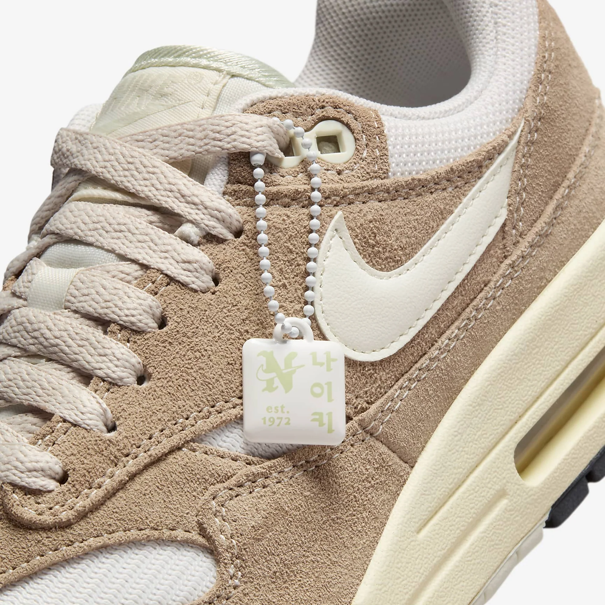 Nike | AIR MAX 1 '87 SE { SAIL/KHAKI-COCONUT MILK-LT OREWOOD BRN - Image 6