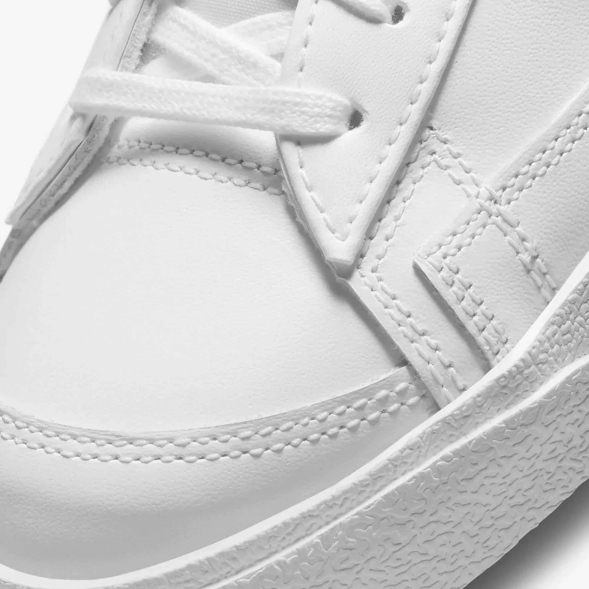 Nike | BLAZER LOW '77 { WHITE/WHITE-WHITE-WHITE - Image 4