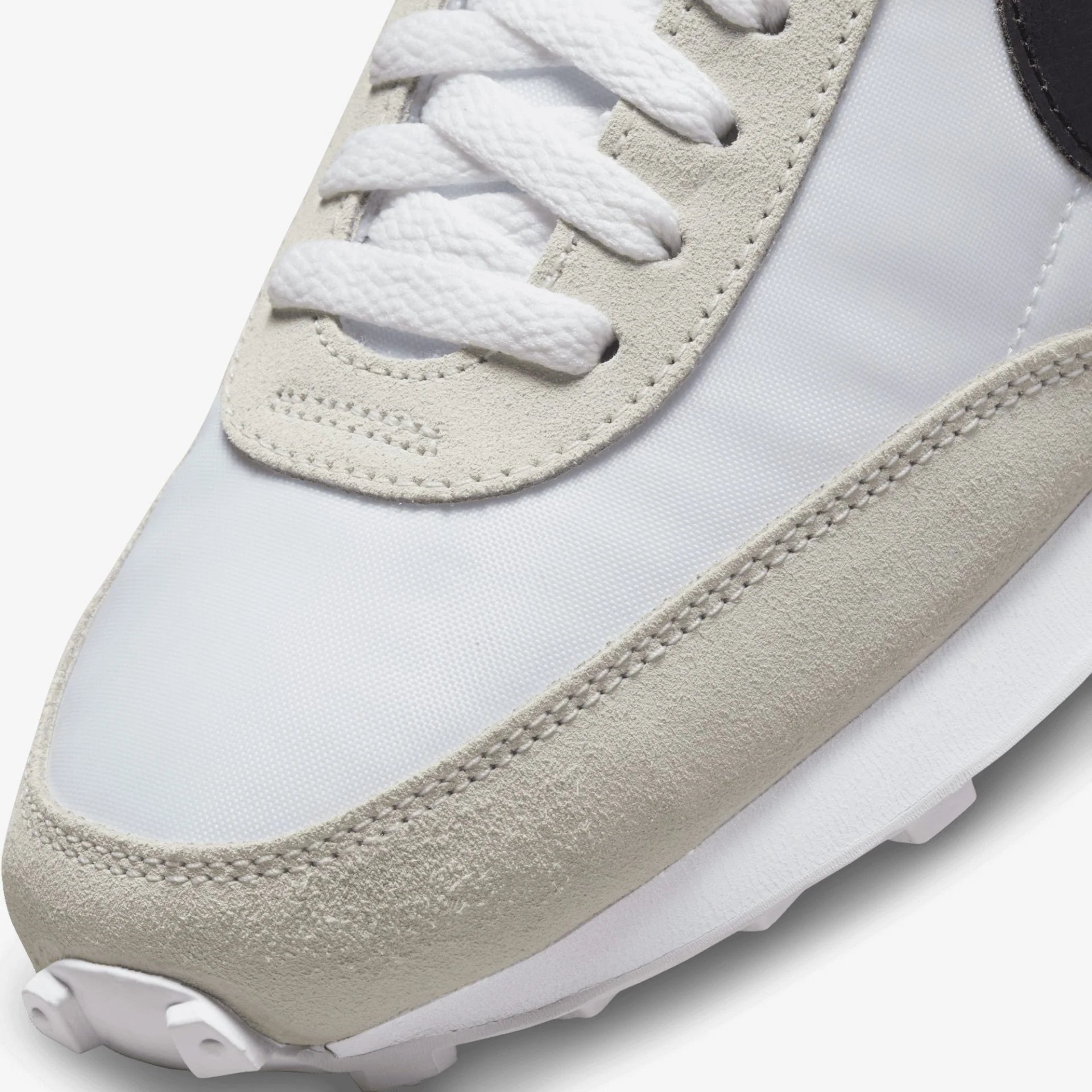 Nike | DAYBREAK { WHITE/BLACK - Image 4
