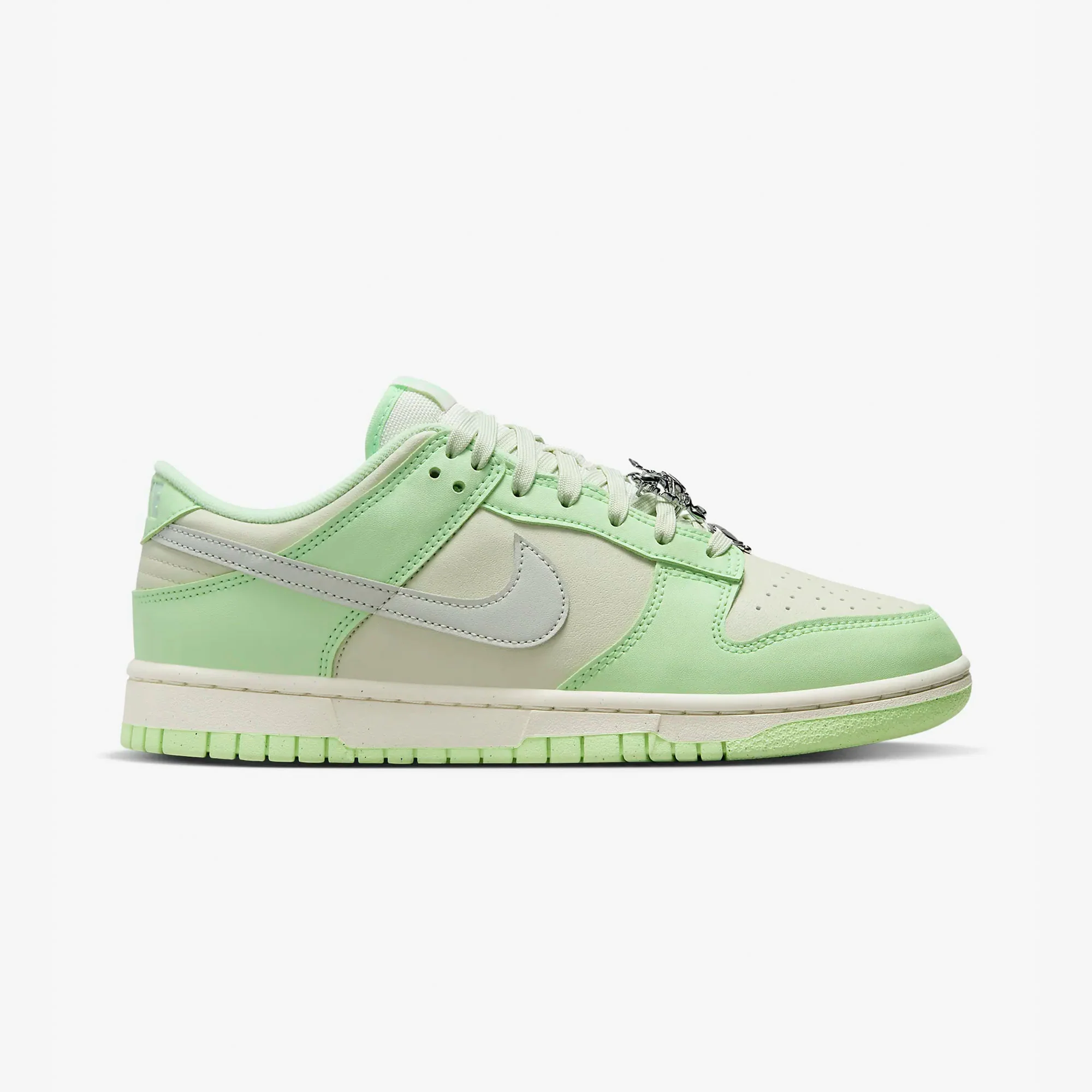 Nike | DUNK LOW NEXT NATURE SE { SEA GLASS/LIGHT SILVER-VAPOR GREEN-SAIL