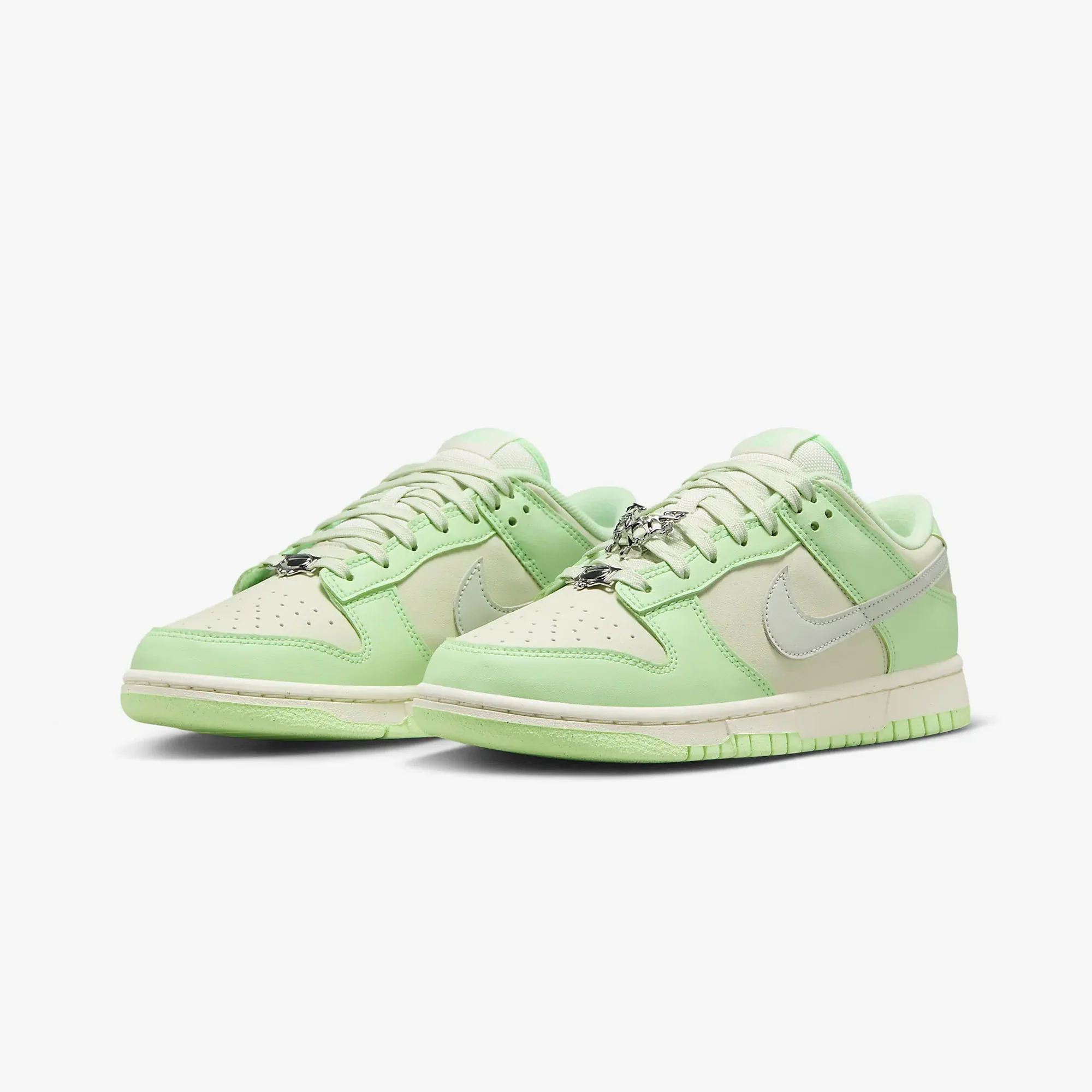 Nike | DUNK LOW NEXT NATURE SE { SEA GLASS/LIGHT SILVER-VAPOR GREEN-SAIL - Image 2