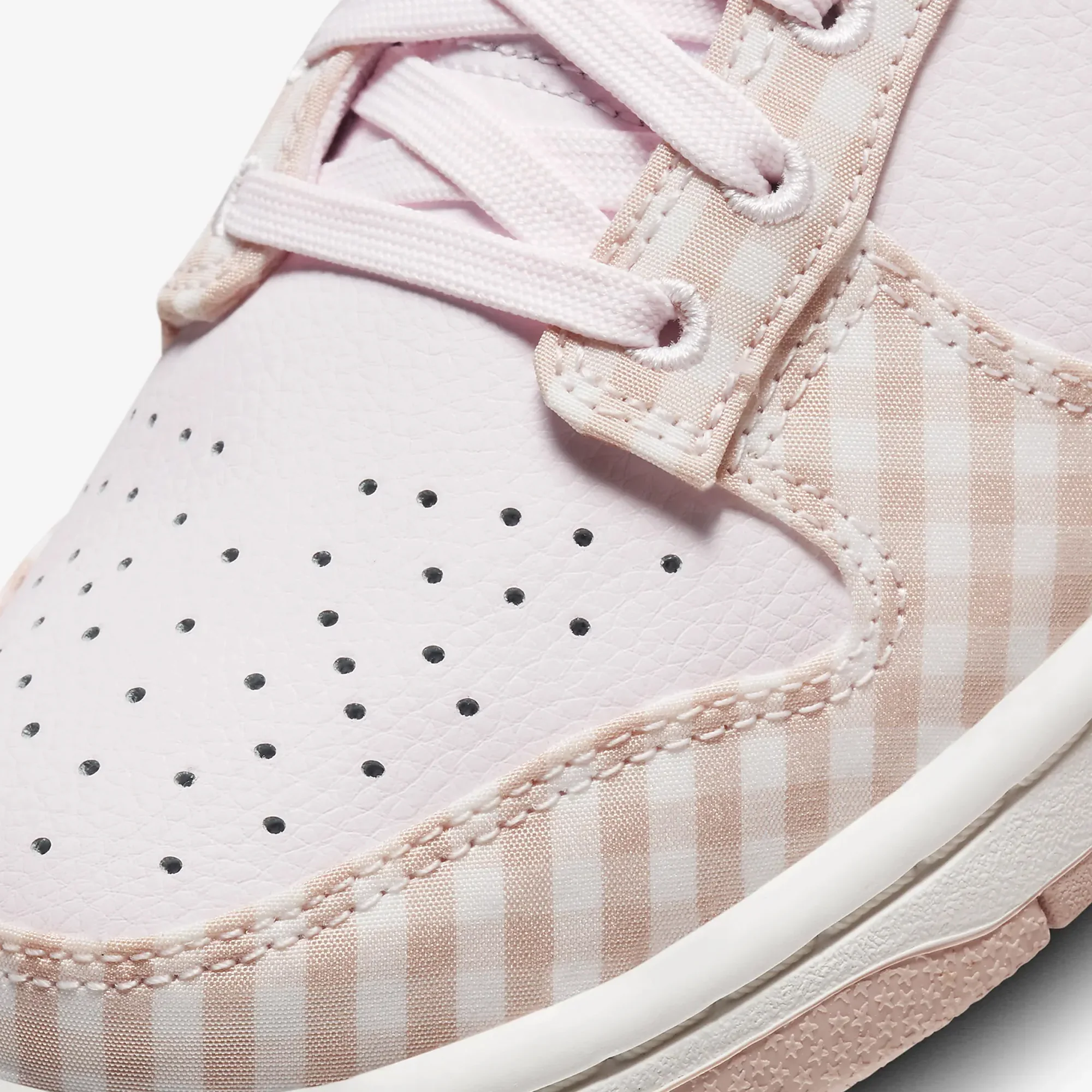 Nike | DUNK LOW { PEARL PINK/SUMMIT WHITE-PINK OXFORD - Image 4