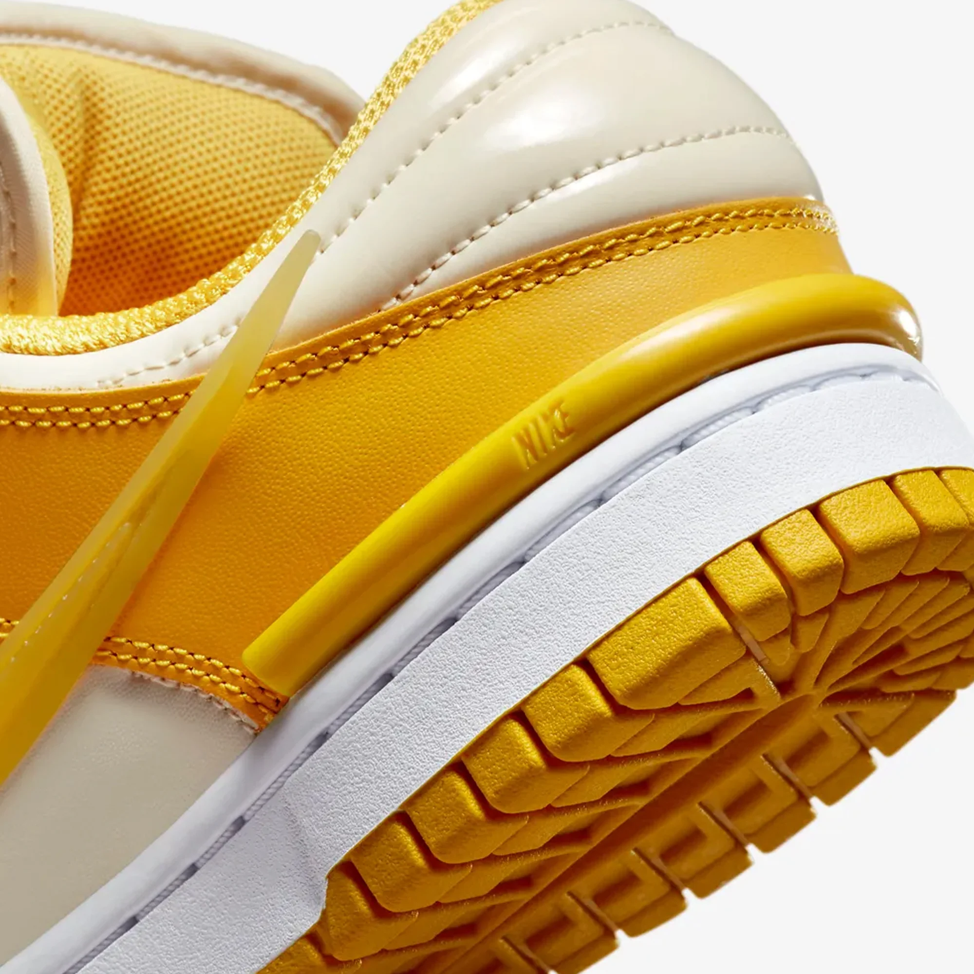 Nike | DUNK LOW TWIST { SAIL/VIVID SULFUR-WHITE - Image 5
