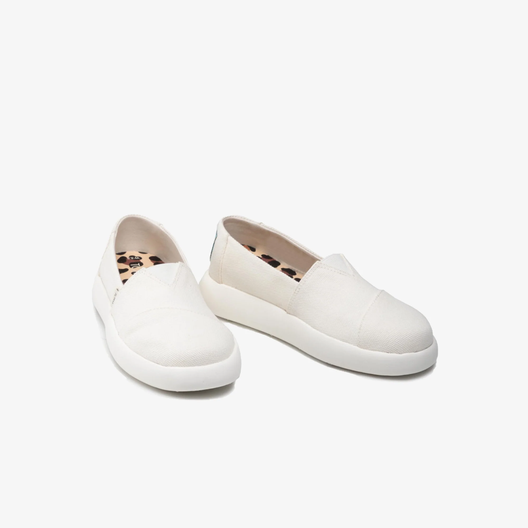 Toms | MALLOW ALPARGATA { WHITE - Image 2
