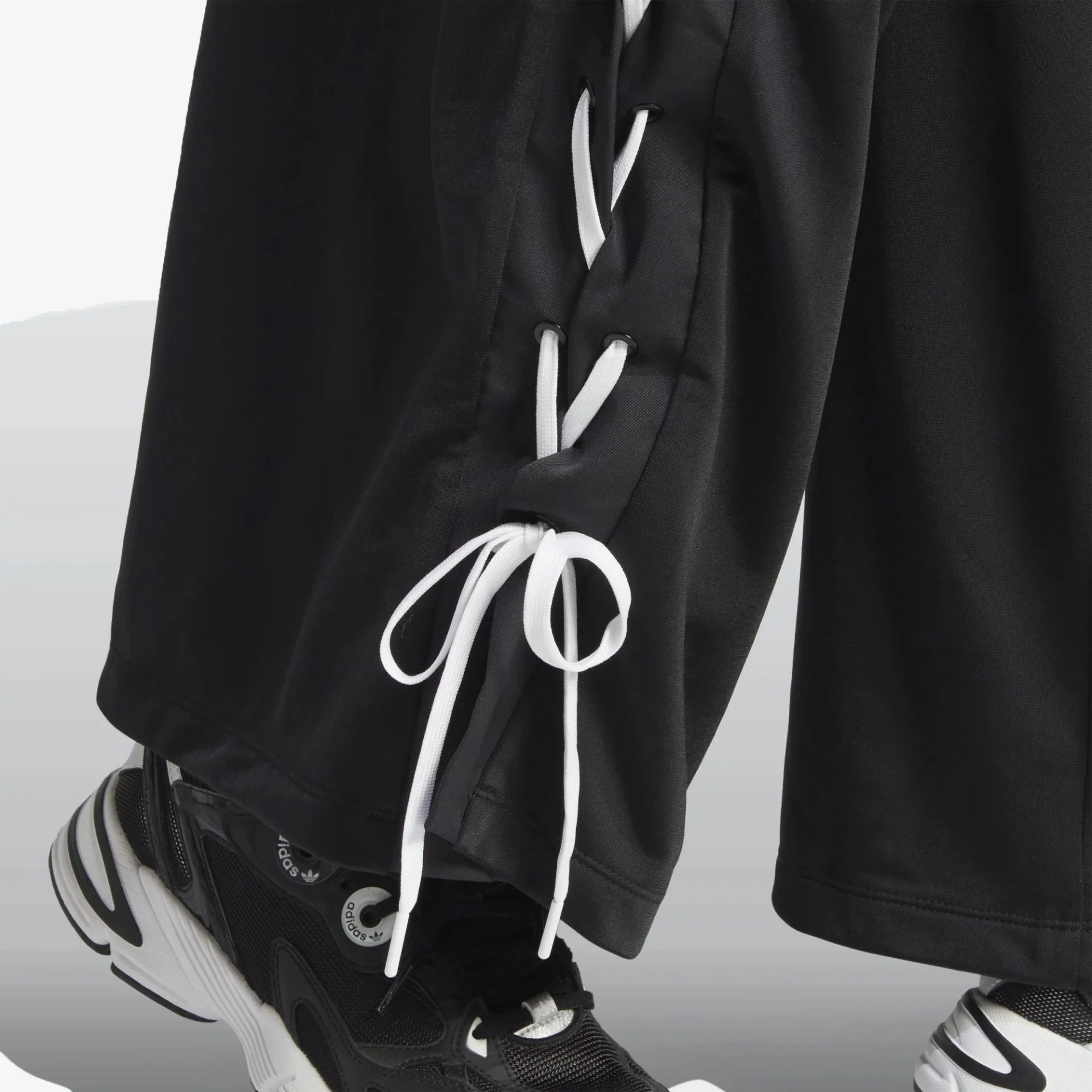 Adidas Originals | PANTS ALWAYS ORIGINAL PIERNA ANCHA CON CORDONES  { BLACK - Image 3