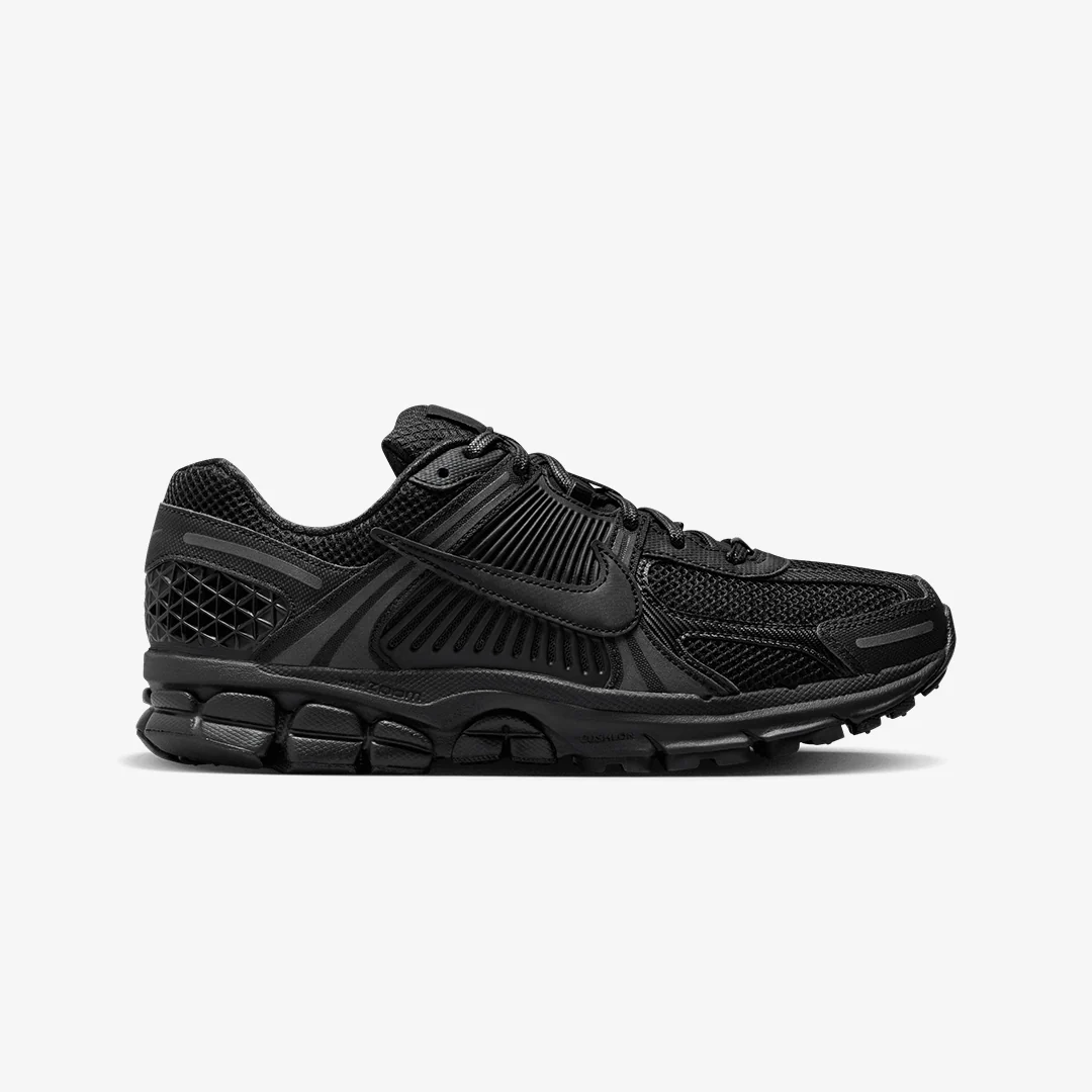 Nike | ZOOM VOMERO 5 { BLACK/BLACK