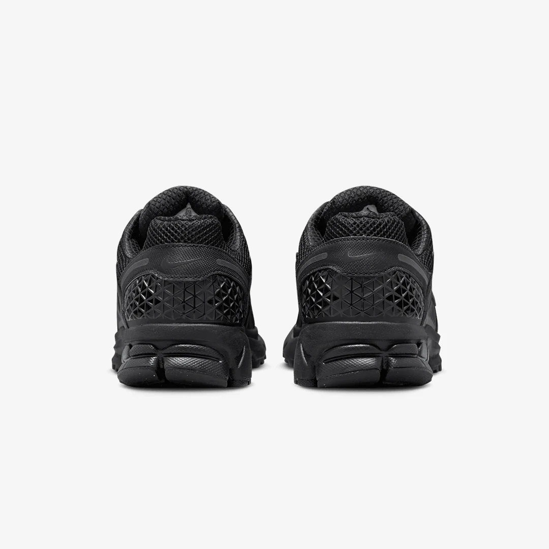 Nike | ZOOM VOMERO 5 { BLACK/BLACK - Image 3