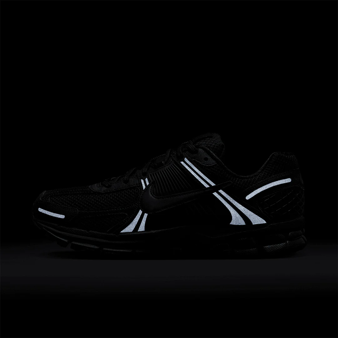 Nike | ZOOM VOMERO 5 { BLACK/BLACK - Image 4
