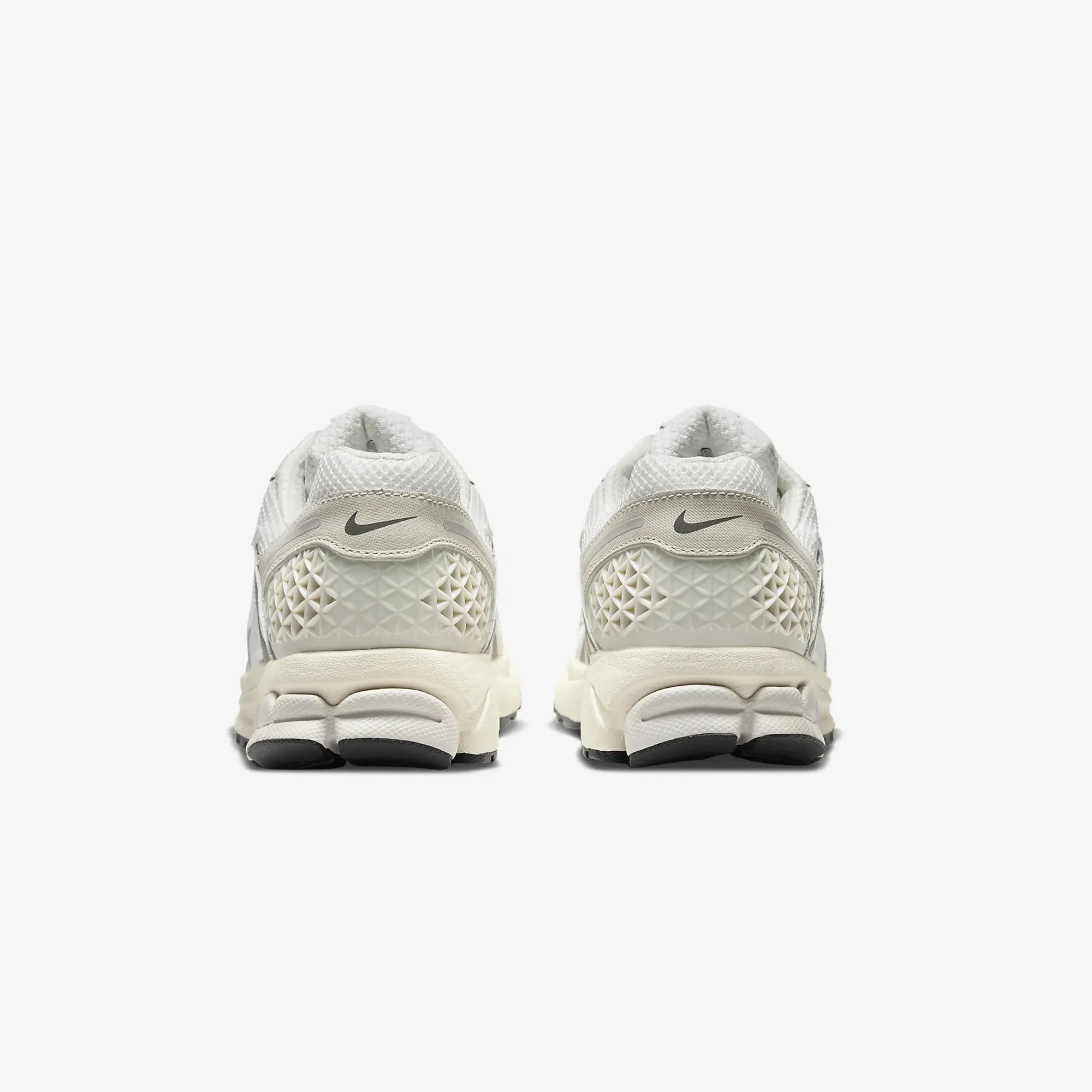 Nike | ZOOM VOMERO 5 SE { PLATINUM TINT/PHOTON DUST-CASHMERE - Image 3